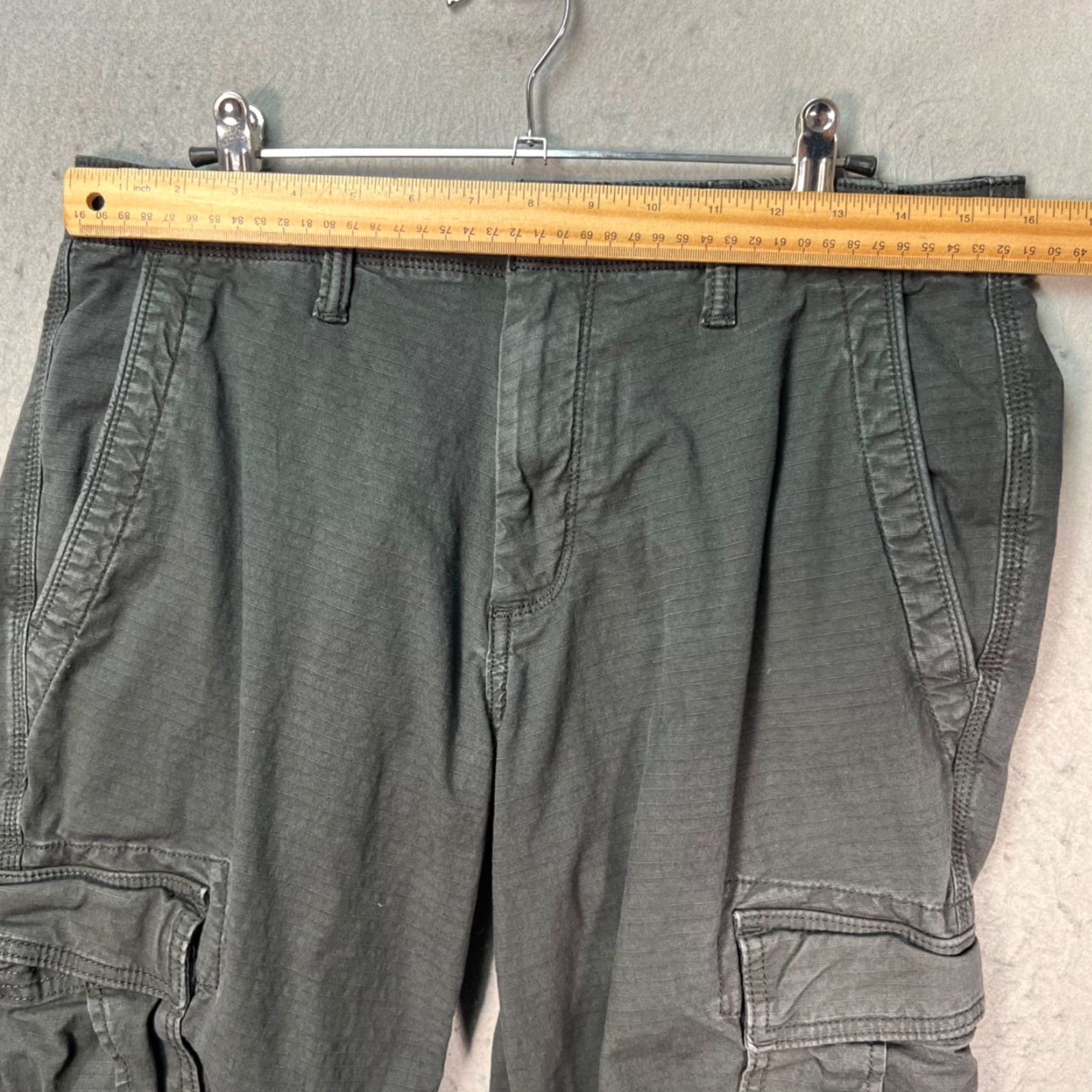 Gap Gap Mens Cargo Slim Fit Pants 32 x 34 Black Cotton Blend Slim Straight Front Cargo Pocket Black 1969 Gap 32x34 Mens Pants Size US 32 / EU 48 - 5 Thumbnail