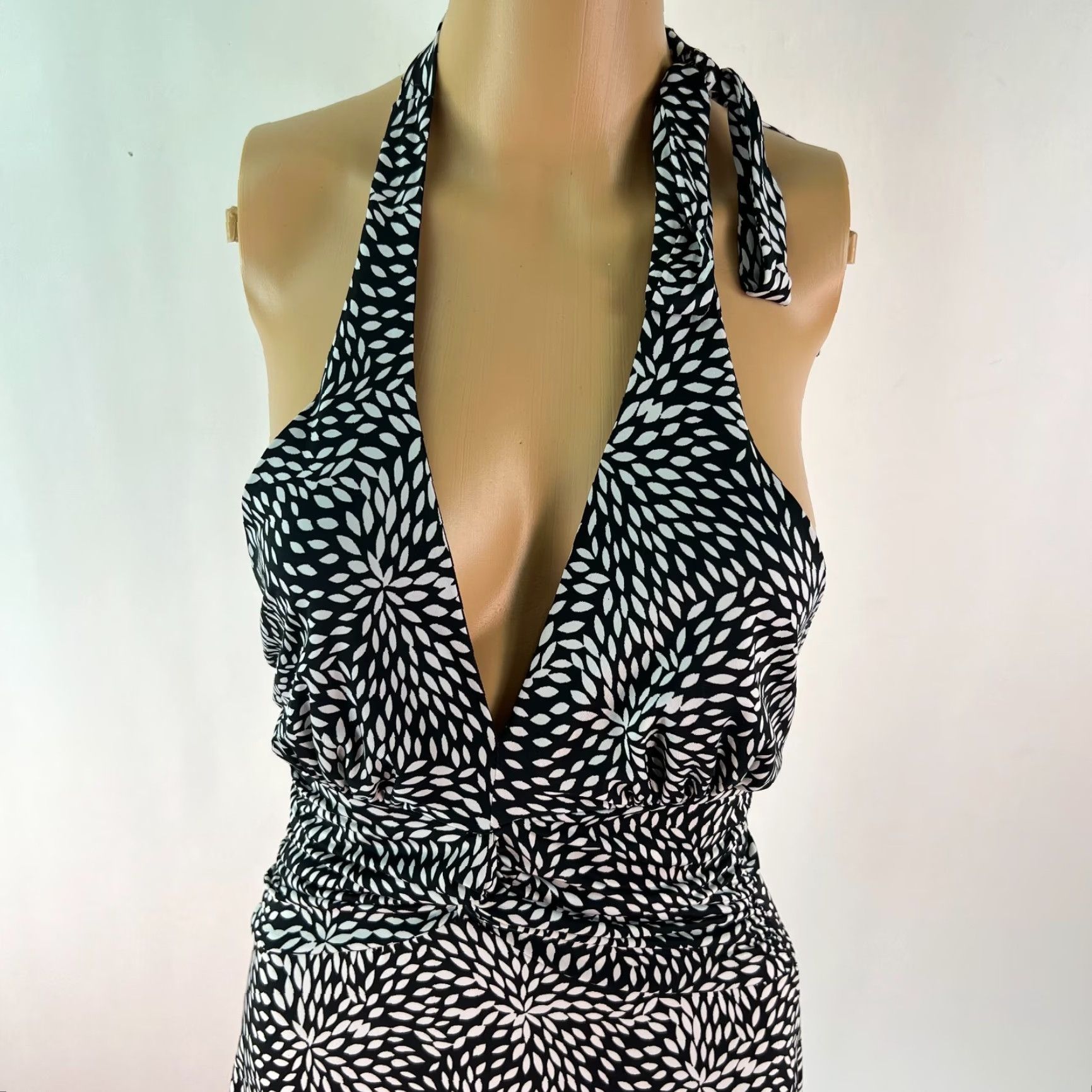 Forever 21 Forever Dress Geometric Halter Sleeveless Black Fit & Flare M Womens Size M / US 6-8 / IT 42-44 - 3 Thumbnail