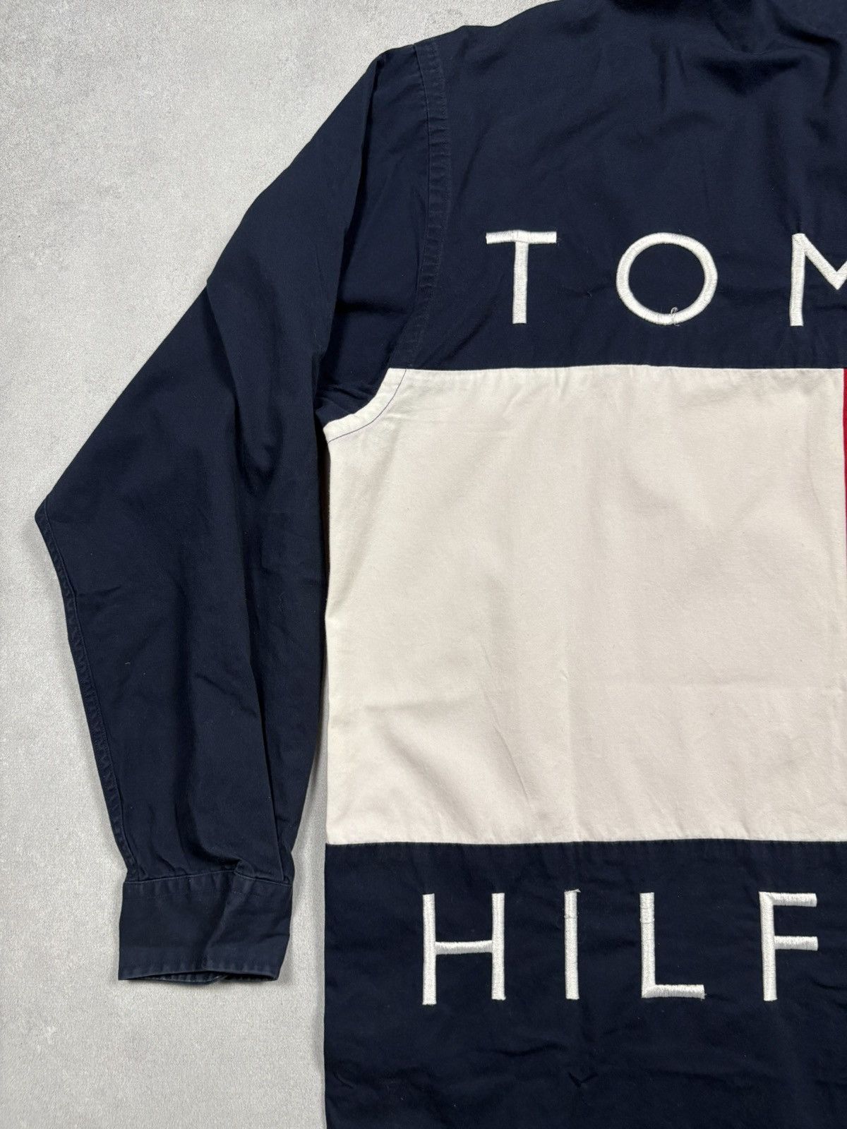 Tommy Hilfiger Vintage Tommy Hilfiger Big Flag Block 90s Shirt Saipan M Y2K Size US M / EU 48-50 / 2 - 5 Thumbnail