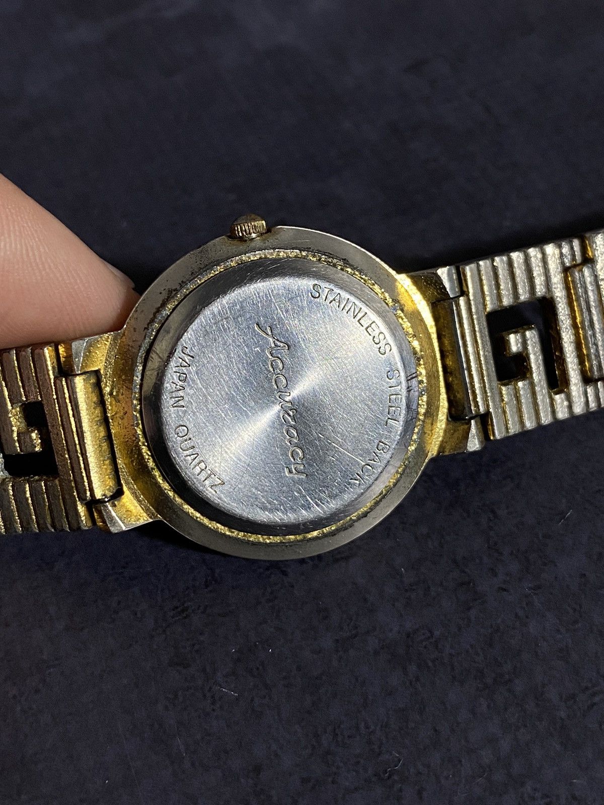 Vintage Vintage Quartz Watch with Ornate Bracelet Japanese Brand Size ONE SIZE - 11 Thumbnail