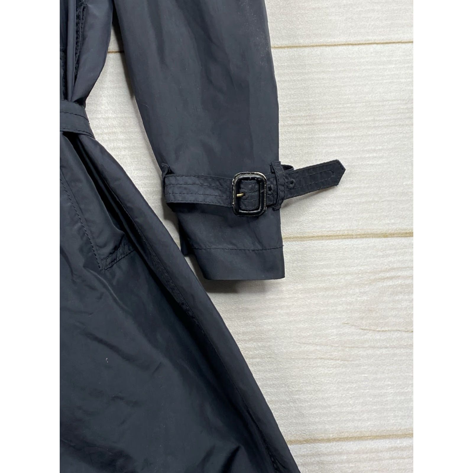 Banana Republic VINTAGE Banana Republic Rain Coat Womens S Black Polyurethane Trench Belted 90s Size S / US 4 / IT 40 - 3 Thumbnail