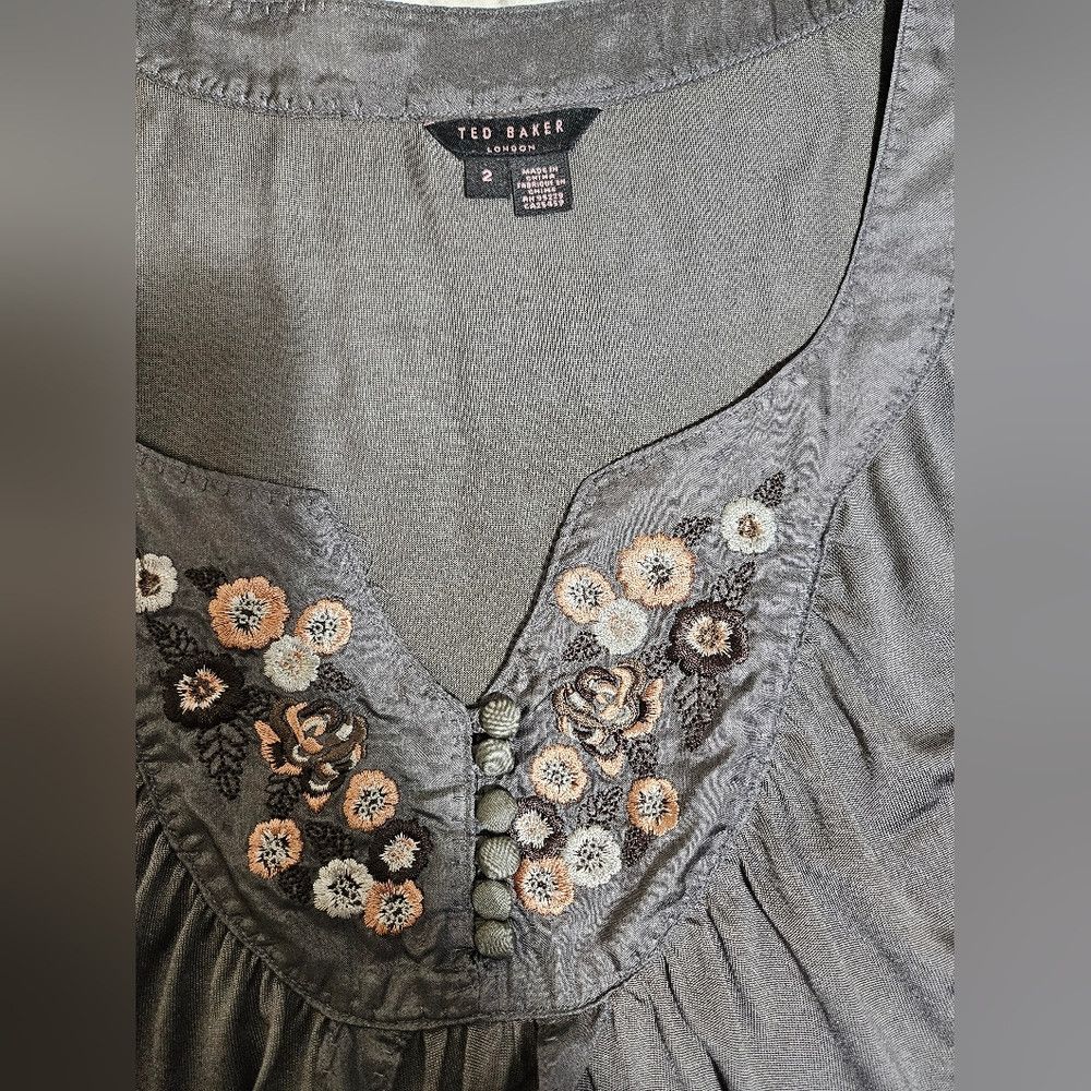Vintage Y2K Ted Baker Satin Gray Embroidered Floral Tie Back Blouse Size S / US 4 / IT 40 - 6 Thumbnail