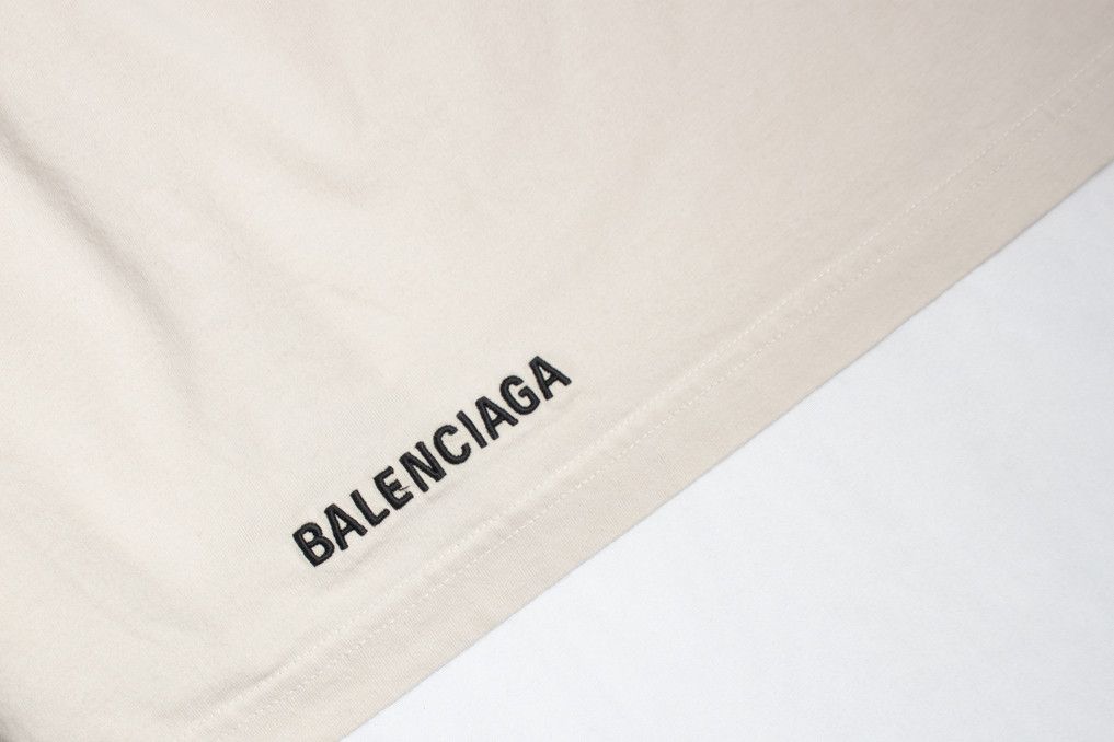 Balenciaga Balenciaga, Uni t- shirt in off white Size US L / EU 52-54 / 3 - 6 Thumbnail