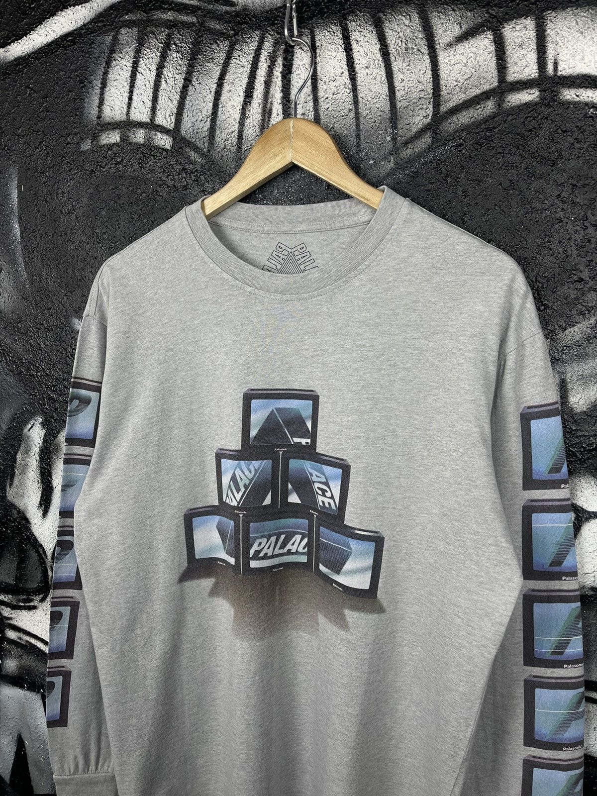 Palace Palace PTV Long Sleeve T-Shirt Men’s Size M Size US M / EU 48-50 / 2 - 3 Thumbnail