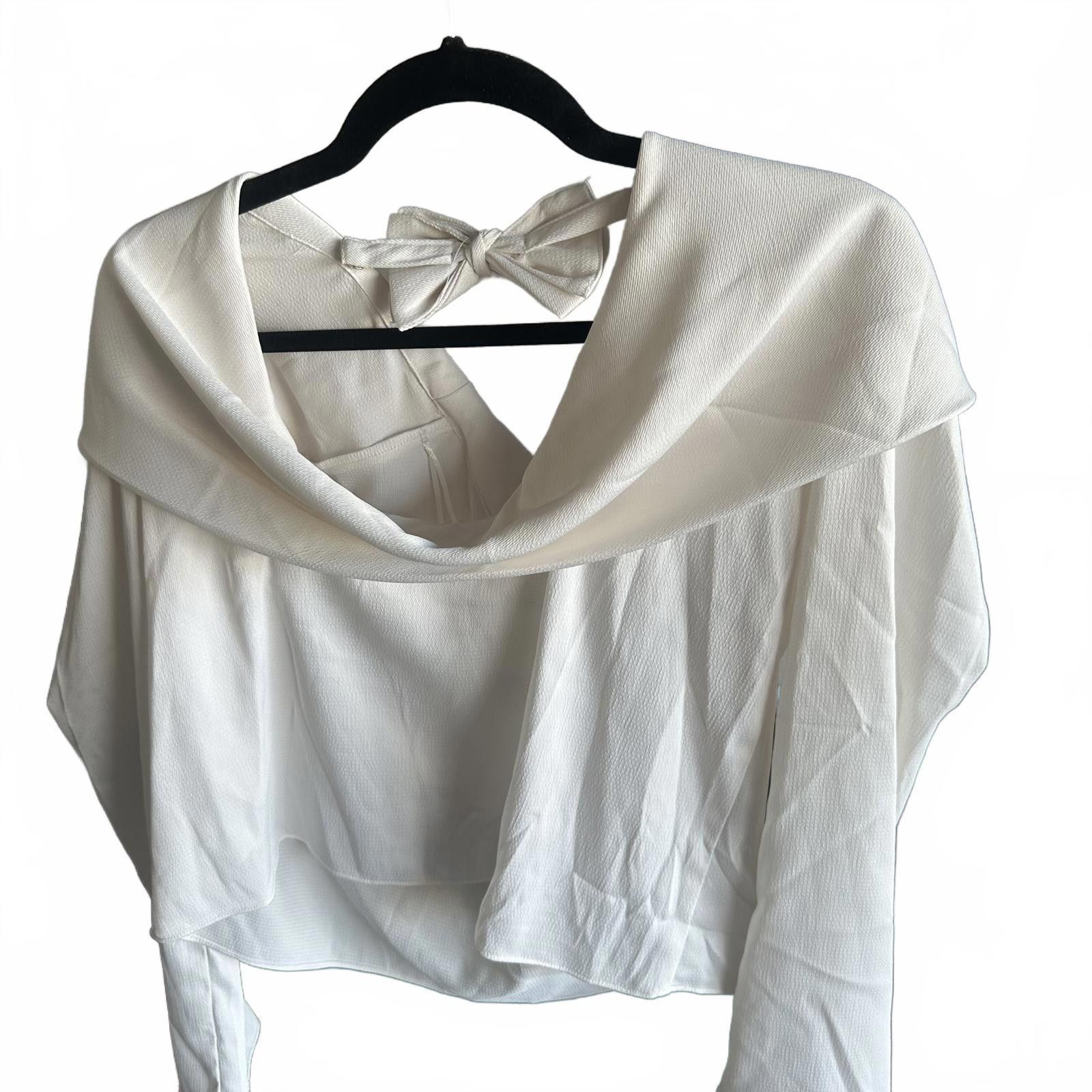 Designer Chic White Cropped Top with Bow Detail Size XS / US 0-2 / IT 36-38 - 1 Thumbnail