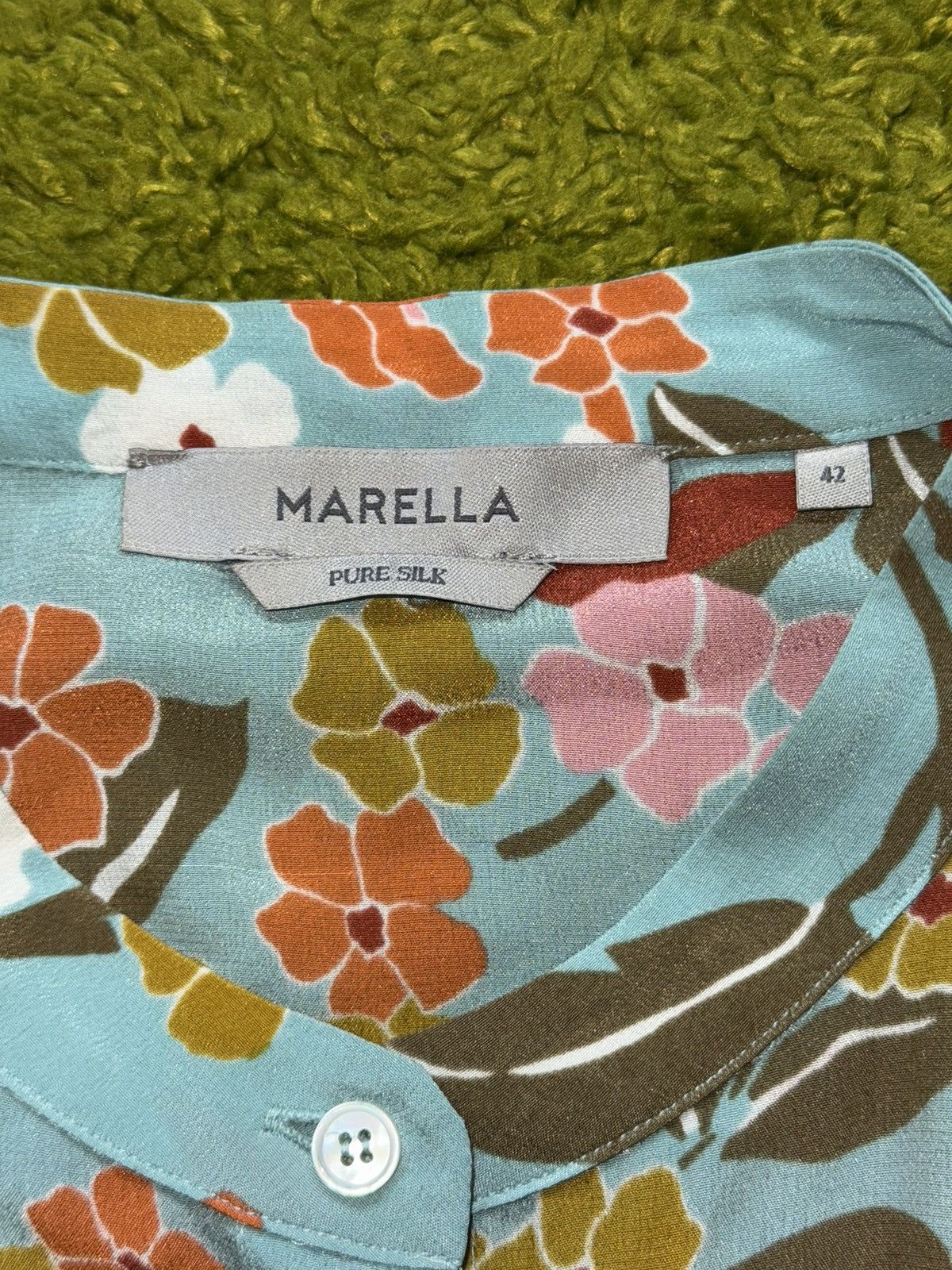 Max Mara Marella by Max Mara 100% silk cropped floral pattern blouse Size M / US 6-8 / IT 42-44 - 7 Thumbnail