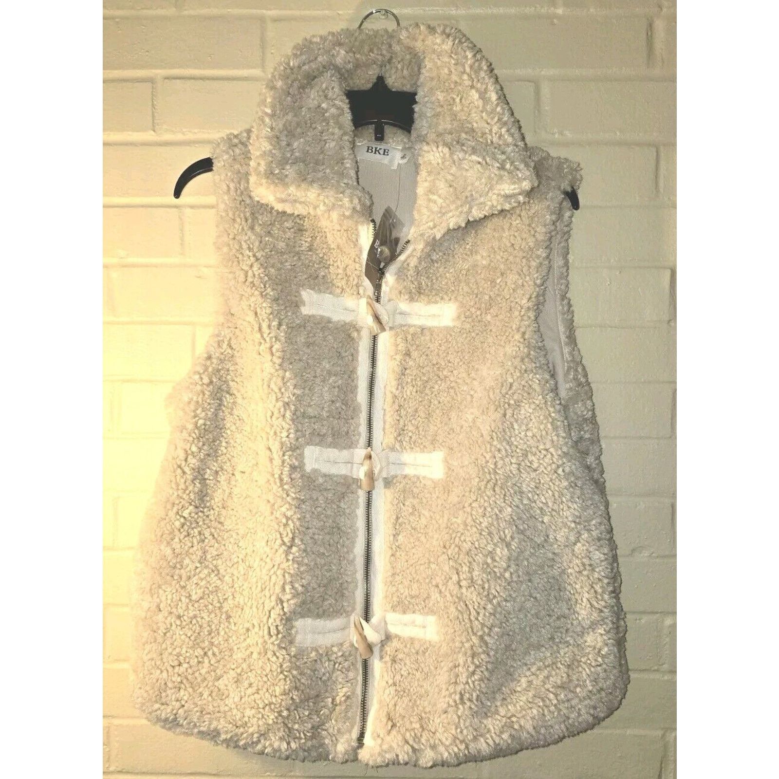 BKE BKE Faux Fur Vest Sherpa Fleece Cream Size Small Pockets NWT Size S / US 4 / IT 40 - 1 Thumbnail