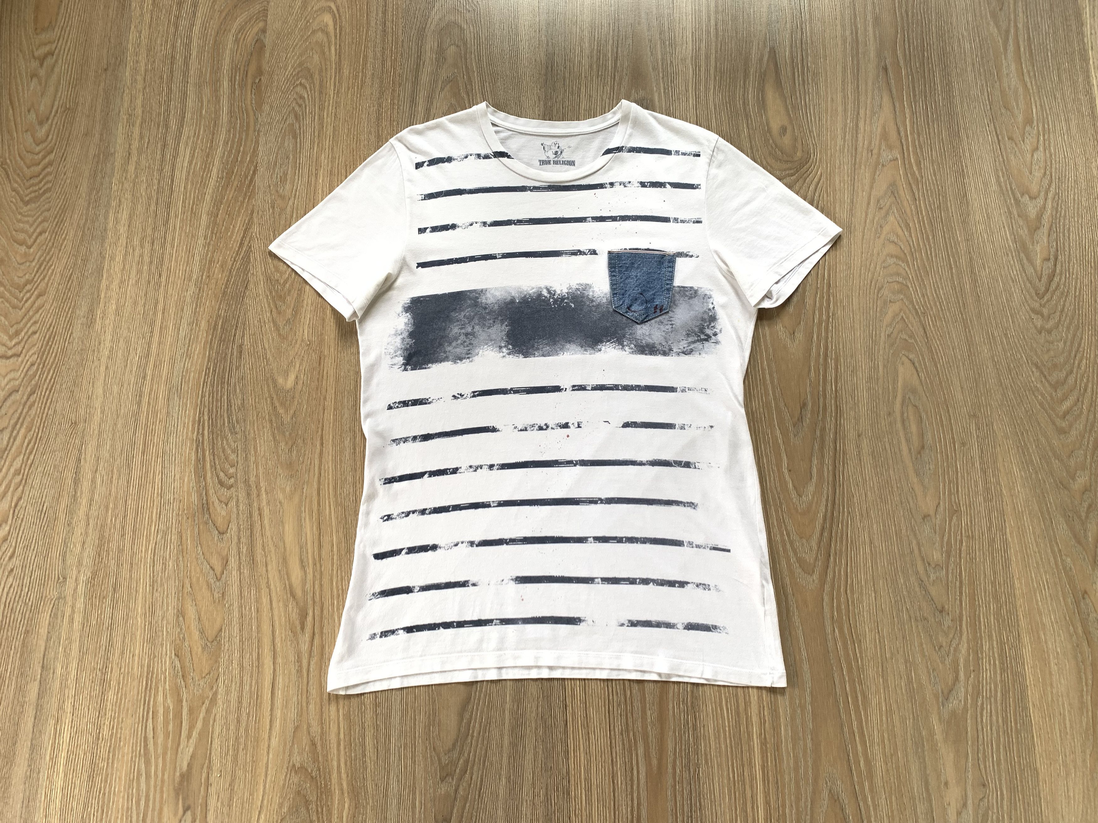 Japanese Brand True Religion White Strie Pocket Printed T Shirt Size US S / EU 44-46 / 1 - 1 Thumbnail