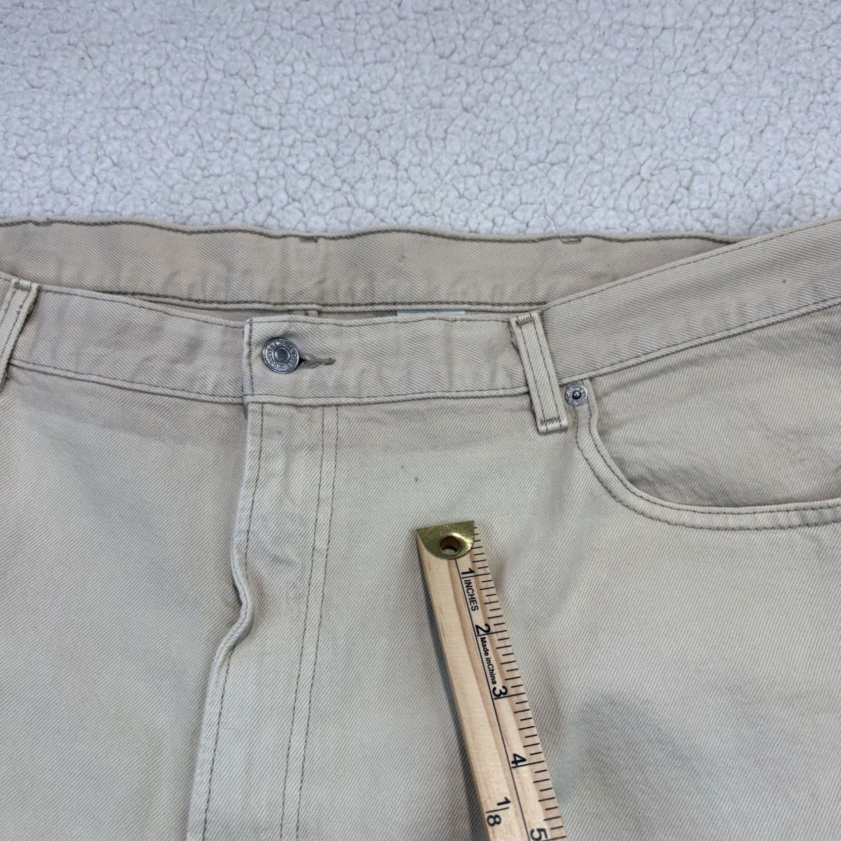 Levi's VINTAGE Levi's 550 Relaxed Fit Jean Shorts Cream Denim Size 44 Jorts Size US 44 / EU 60 - 3 Thumbnail