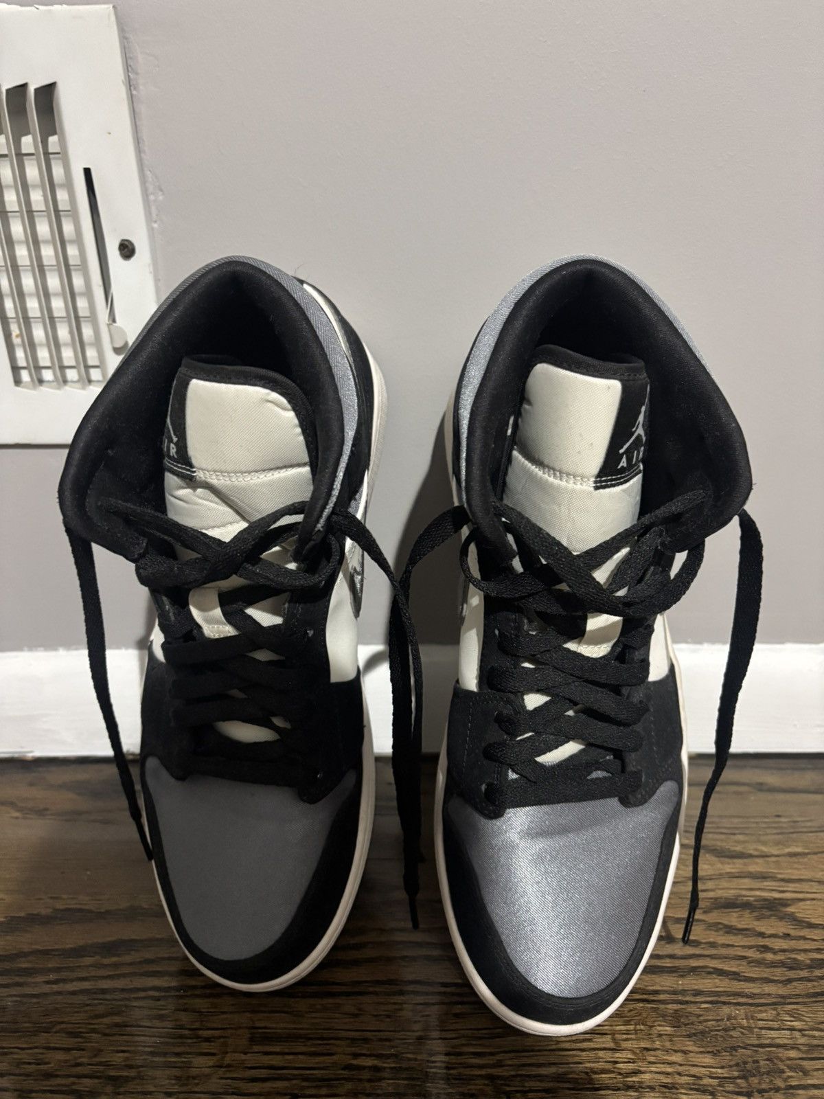 Jordan Brand Jordan 1 mid satin grey toe Size US 10.5 / EU 43-44 - 3 Thumbnail