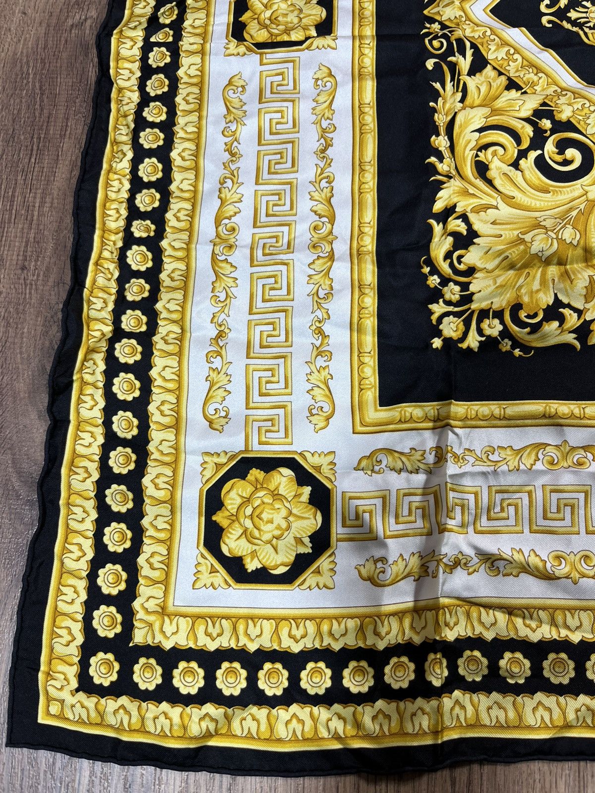 Versace Versace Silk Scarf Very Rare Gold Size ONE SIZE - 5 Thumbnail