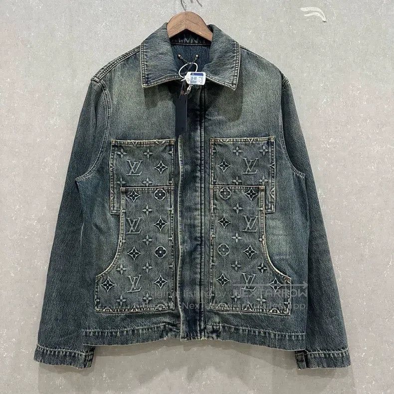 Louis Vuitton Louis Vuitton Embossed logo denim jacket Size US S / EU 44-46 / 1 - 1 Thumbnail