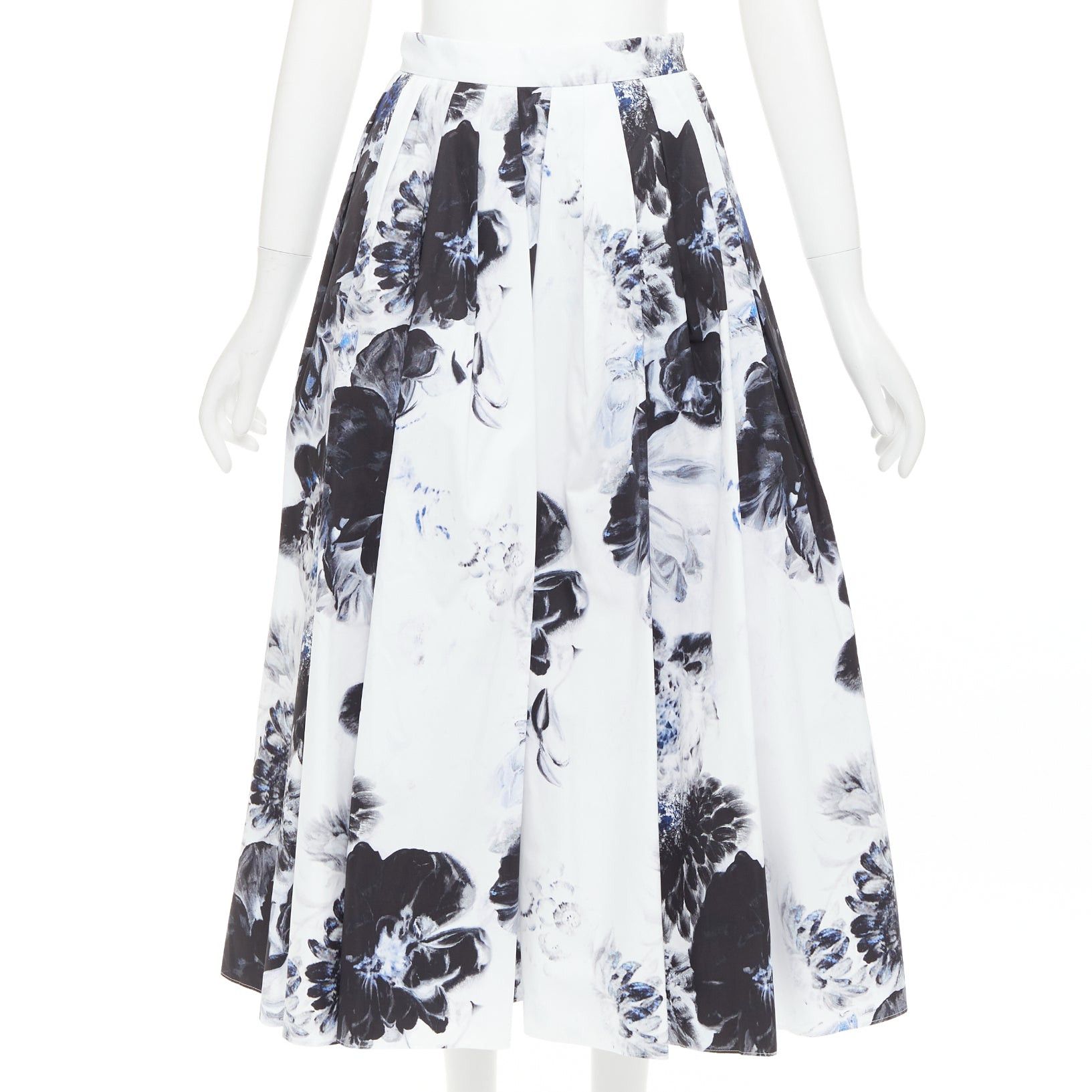 Alexander McQueen ALEXANDER MCQUEEN 2023 Chiaroscuro blue white floral print cotton midi skirt IT38 XS Size 26" / US 2 / IT 38 - 1 Thumbnail