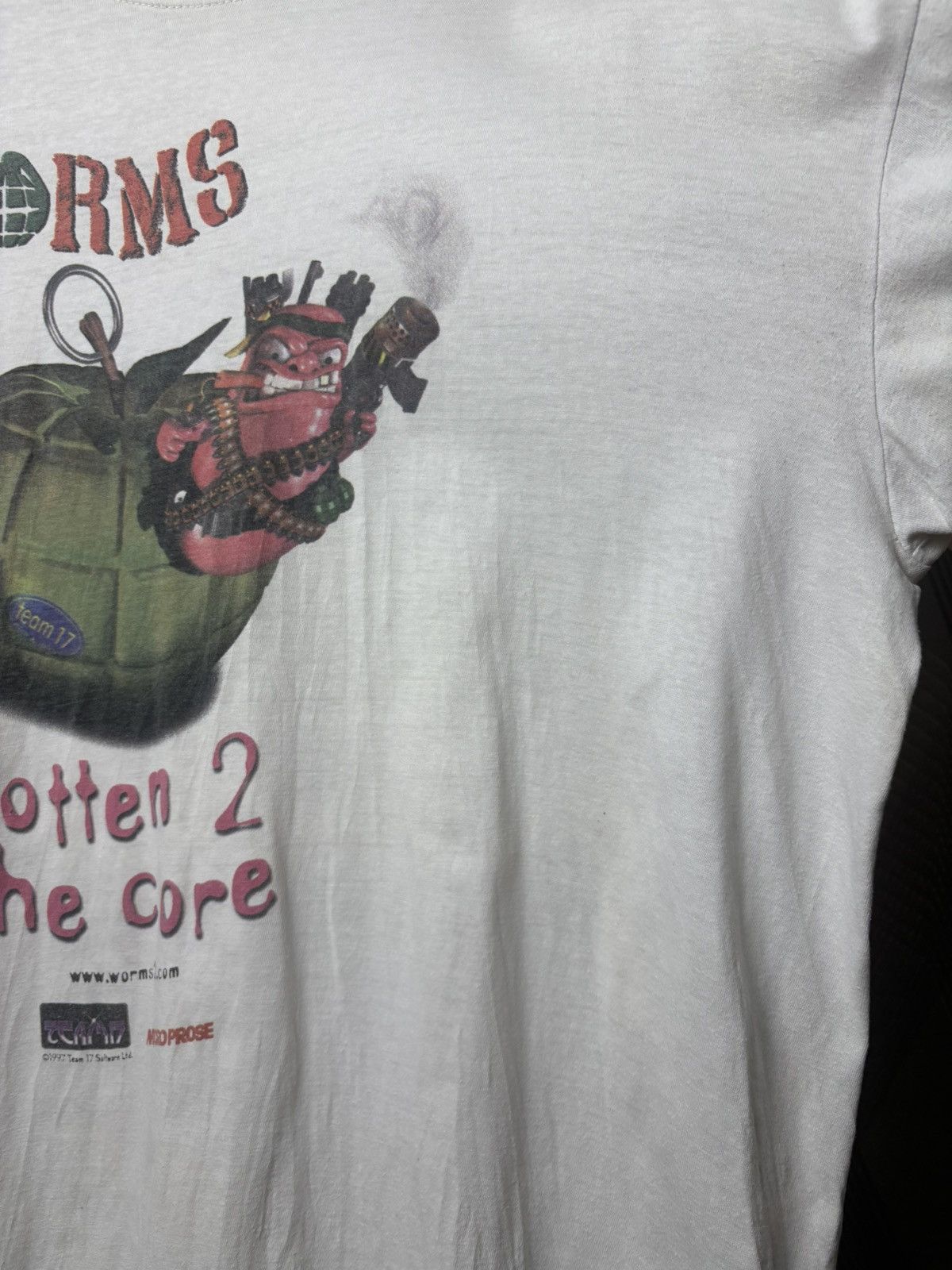 Vintage Vintage 90s Worms 2 Rotten 2 Microsoft game T-Shirt XL Size US XL / EU 56 / 4 - 5 Thumbnail