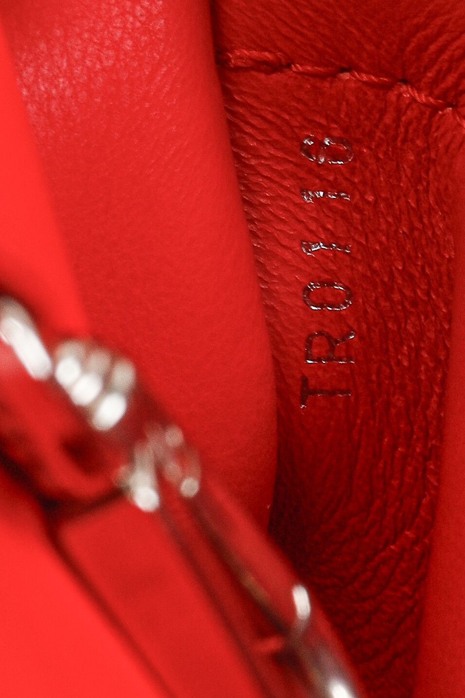 Louis Vuitton Louis Vuitton Capucines MM Rubis Taurillon Leather Satchel Size ONE SIZE - 5 Thumbnail