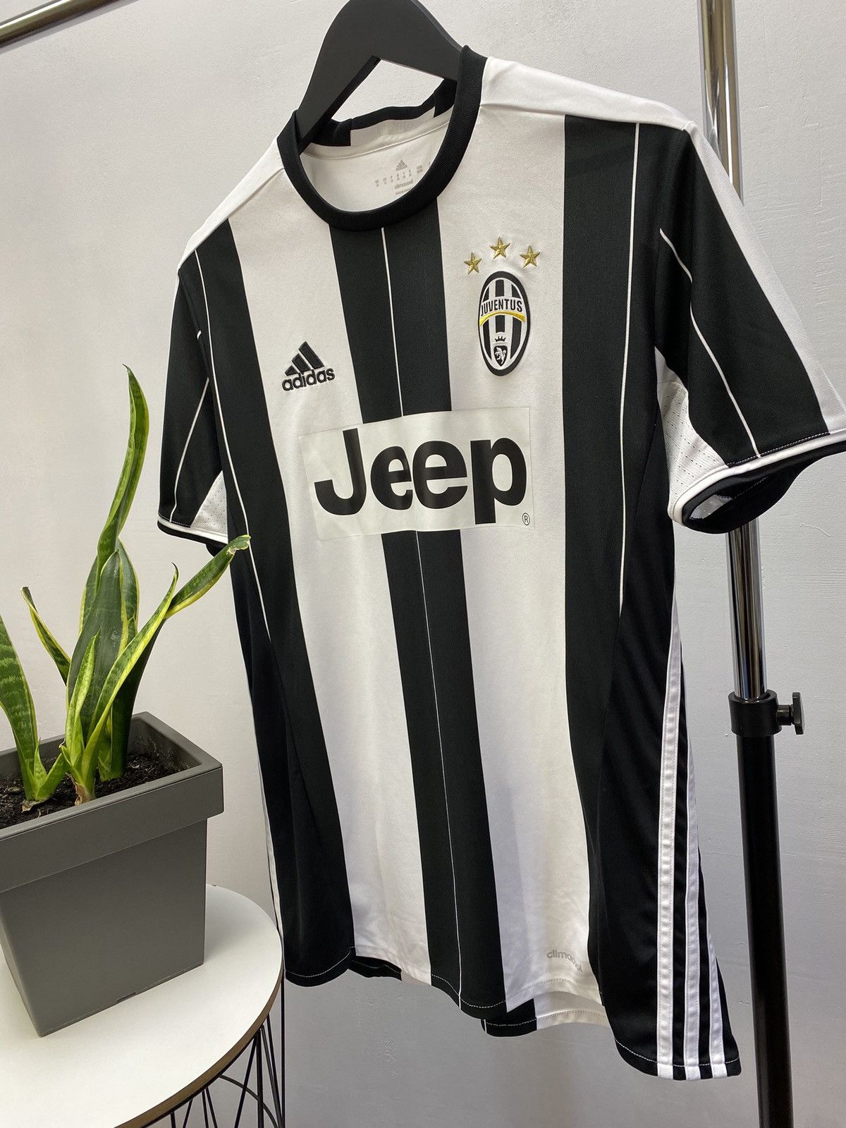 Adidas JUVENTUS ADIDAS 2016 2017 FOOTBALL HOME JERSEY Size US M / EU 48-50 / 2 - 2 Thumbnail