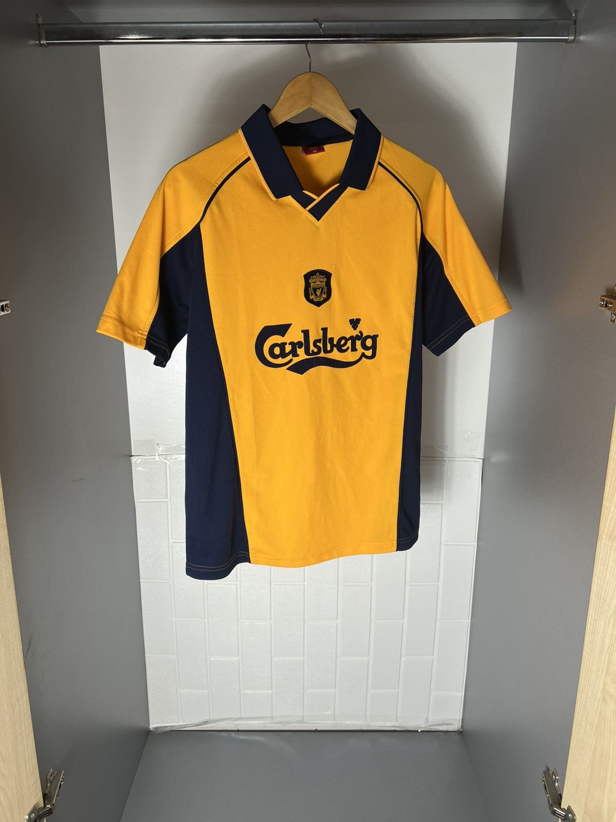 Vintage VERY RARE FC LIVERPOOL ENGLAND RETRO SOCCER JERSEY Y2K 90s Size US M / EU 48-50 / 2 - 6 Thumbnail