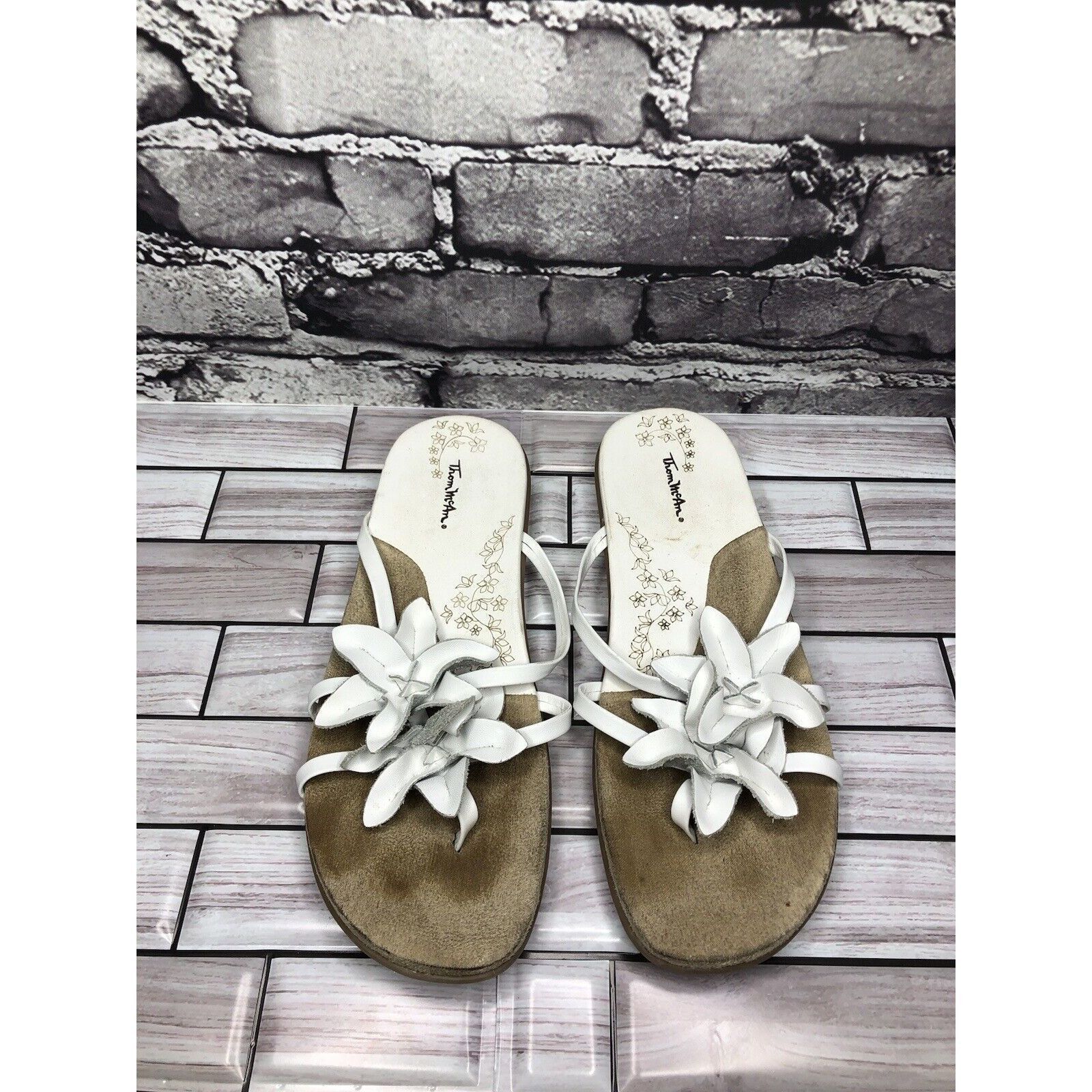 Other Thom McAn White Leather Floral Flip Flop Wedge Sandals Women Size US 6 / IT 36 - 2 Thumbnail