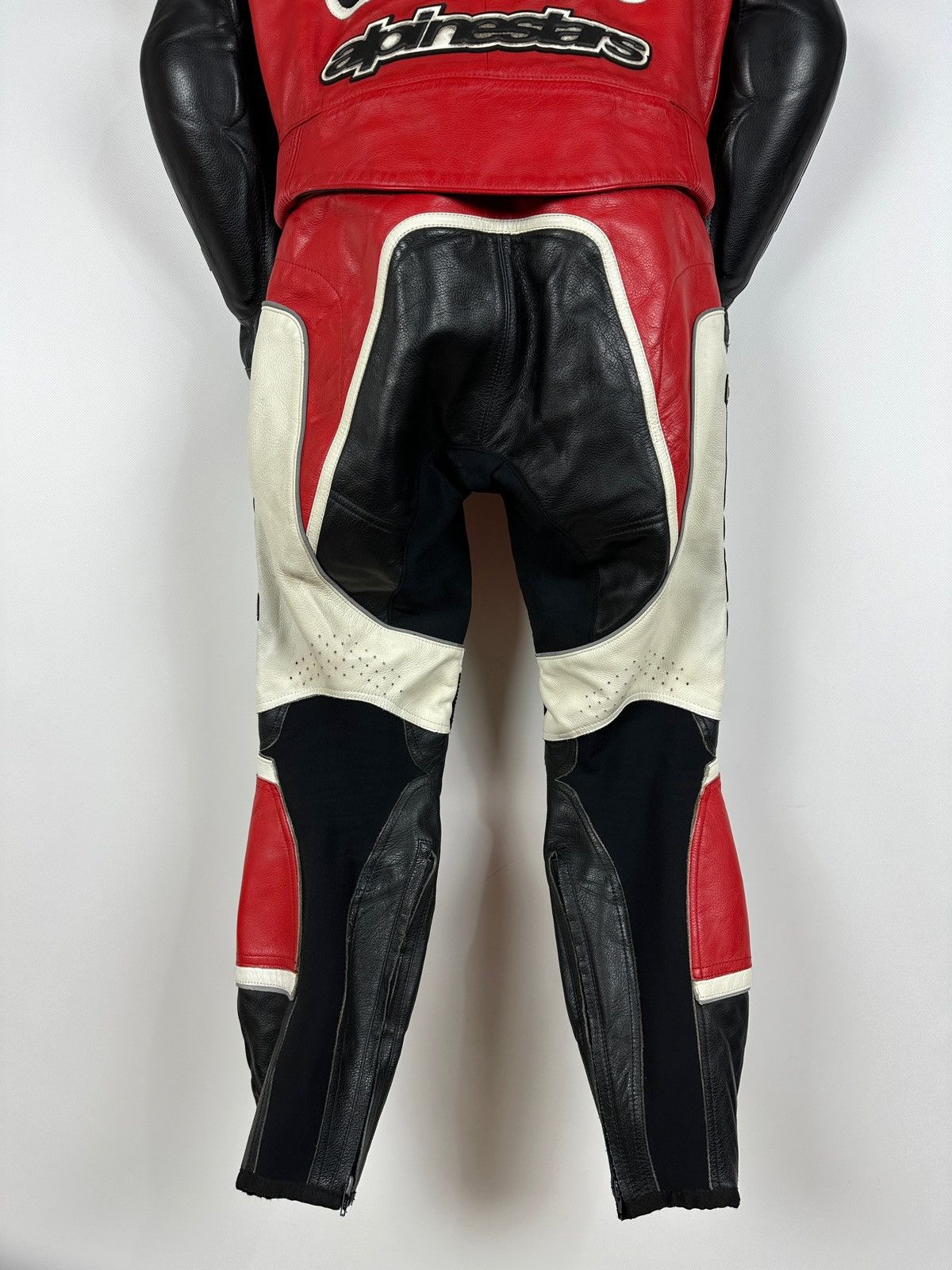 Alpinestars Alpinestar Professional Leather Superbike Moto Suit Size US M / EU 48-50 / 2 - 21 Thumbnail