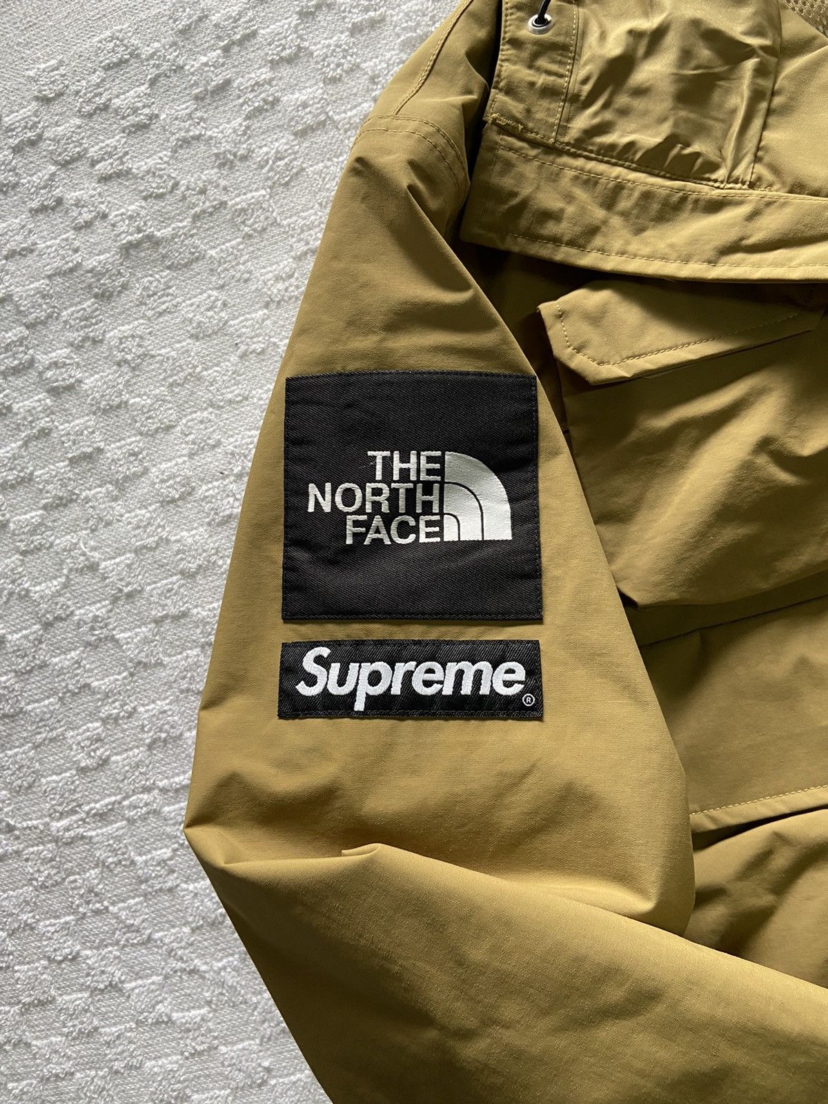 Supreme × The North Face The North Face X Supreme Cargo Jacket ( Waterproof ) Size US L / EU 52-54 / 3 - 5 Thumbnail
