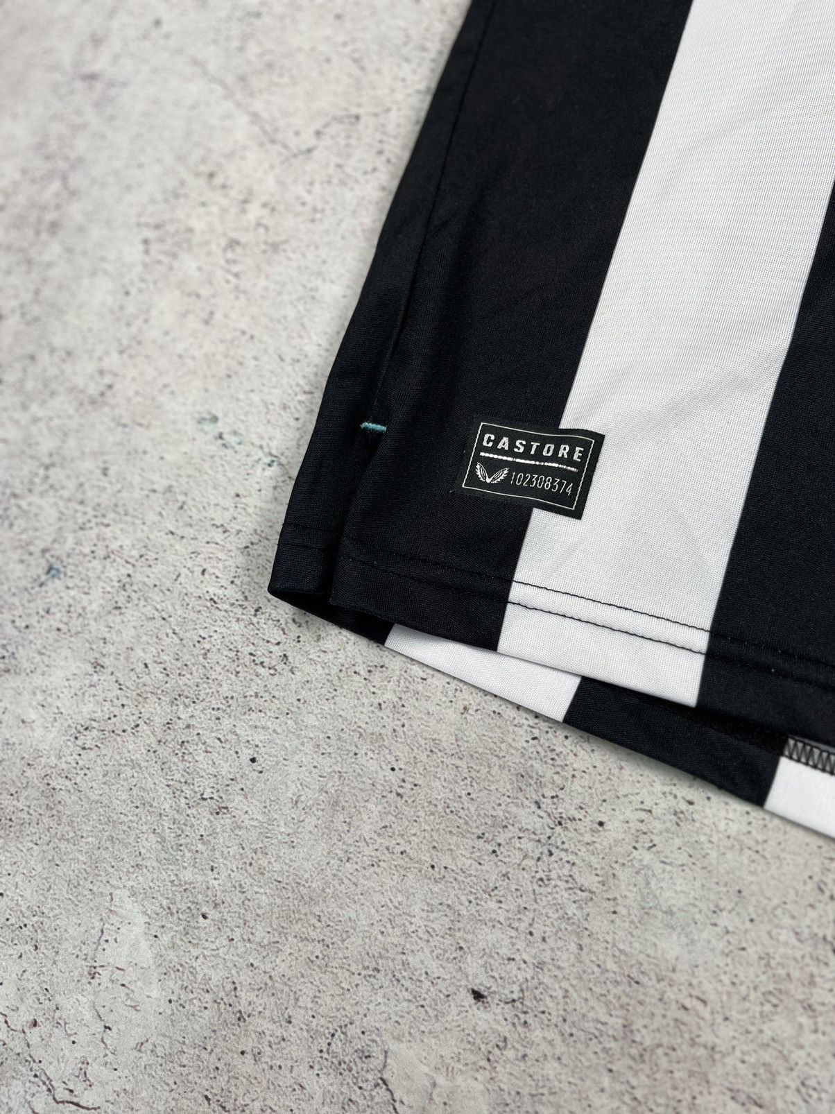 Castore CASTORE NEWCASTLE UNITED 2023/2024 SOCCER JERSEY FOOTBALL Size US M / EU 48-50 / 2 - 4 Thumbnail
