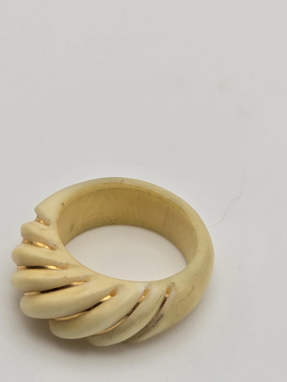 The Unbranded Brand Vintage 14k Solid Gold & Wood Turned Ring Sz 6 Swirl Design Size ONE SIZE - 2 Thumbnail