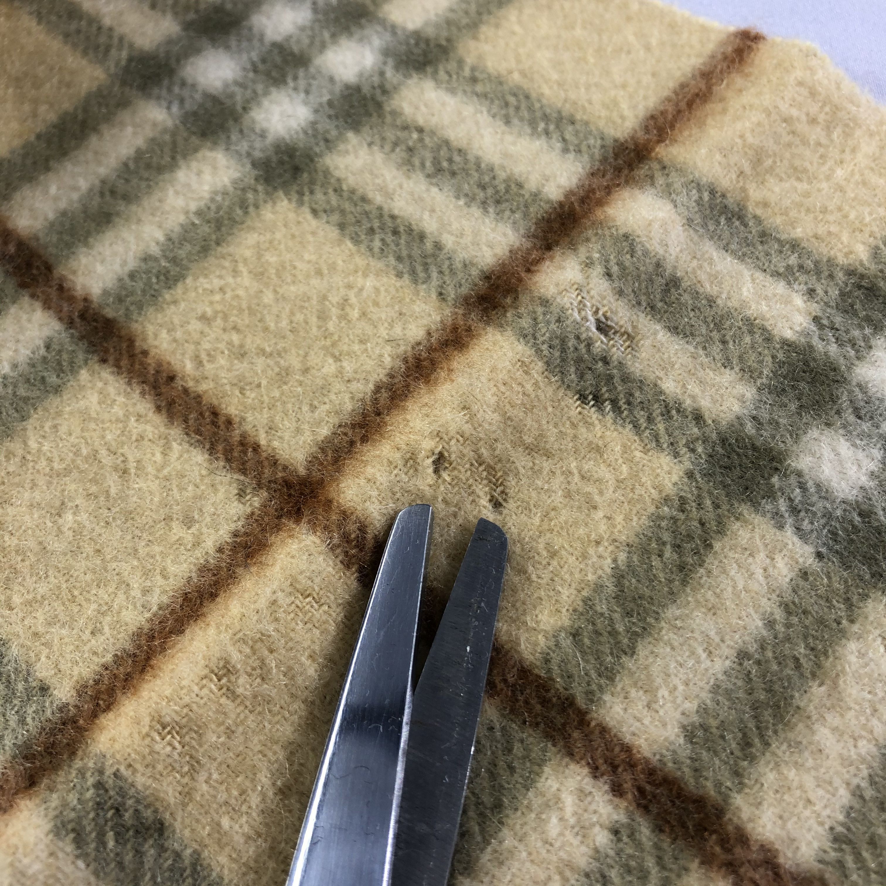 Burberry Burberrys Nova Check Cashmere Scarf Muffler Neckwear V2448 Size ONE SIZE - 7 Thumbnail