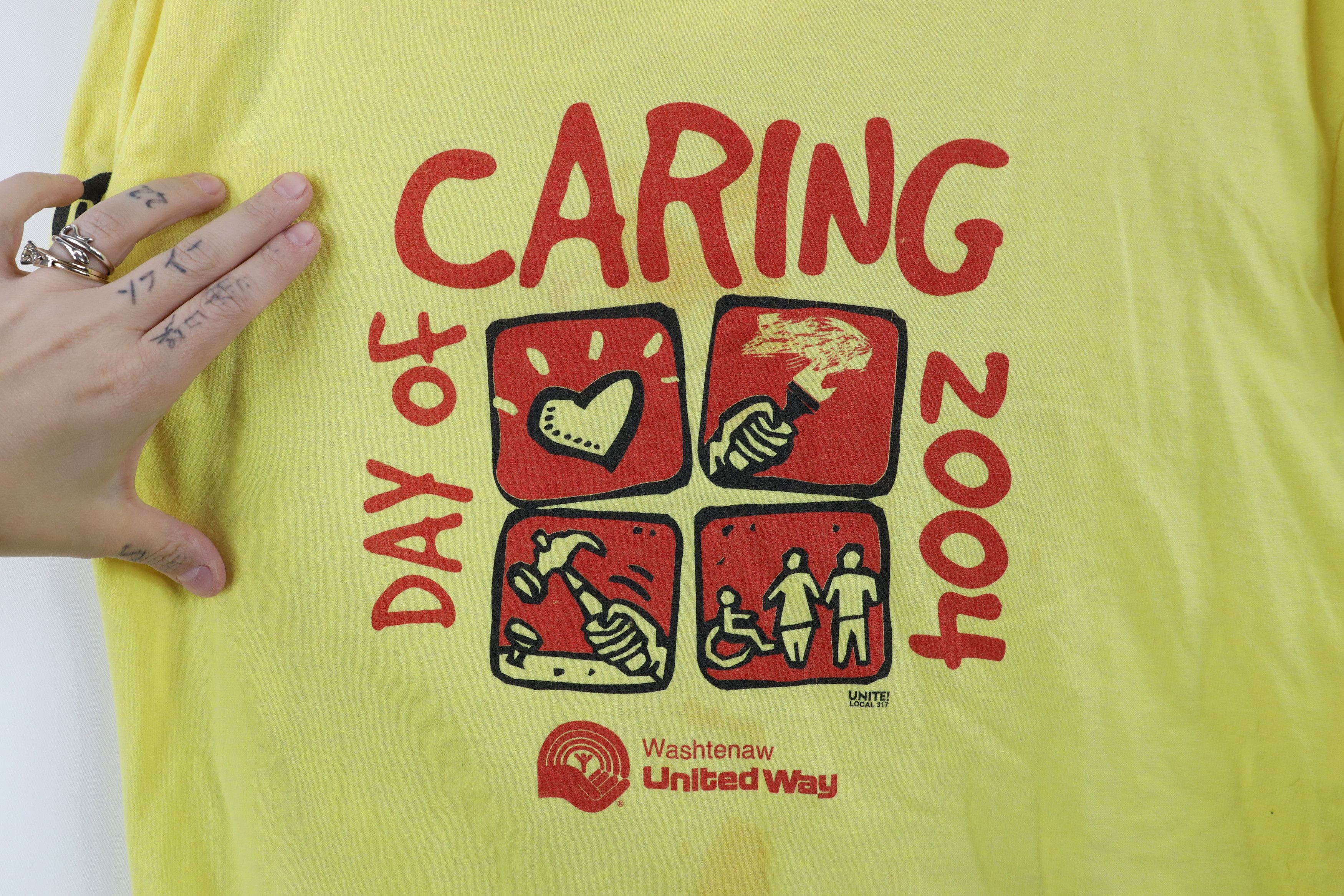 Vintage Vintage Y2K United Way Keith Haring Art T-Shirt Yellow USA Size US L / EU 52-54 / 3 - 6 Thumbnail