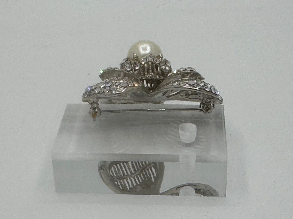 The Unbranded Brand Sparkling Rhinestone Bow Brooch w/ Pearl – 1.75" Size ONE SIZE - 2 Thumbnail