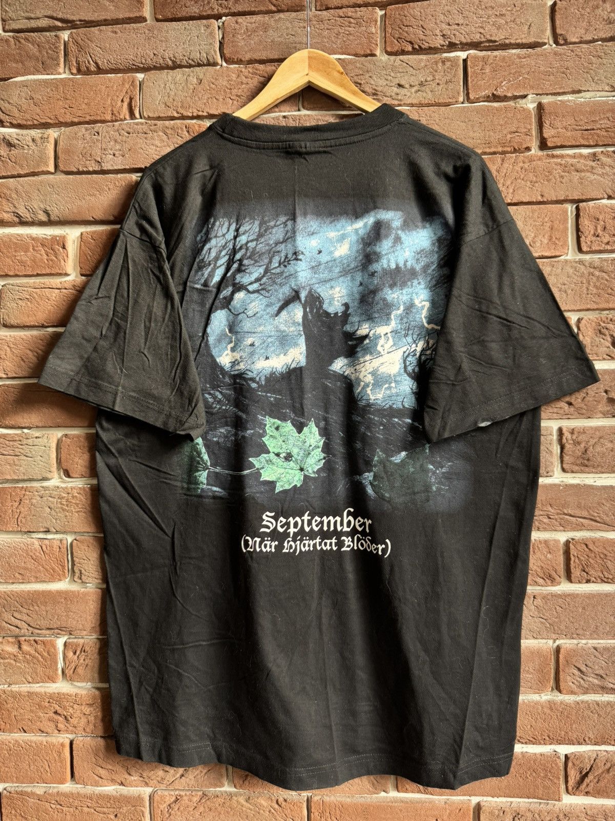 Band Tees 1998 And Oceans Gallery Of Thoughts Black Metal Band Tshirt Size US XL / EU 56 / 4 - 1 Thumbnail