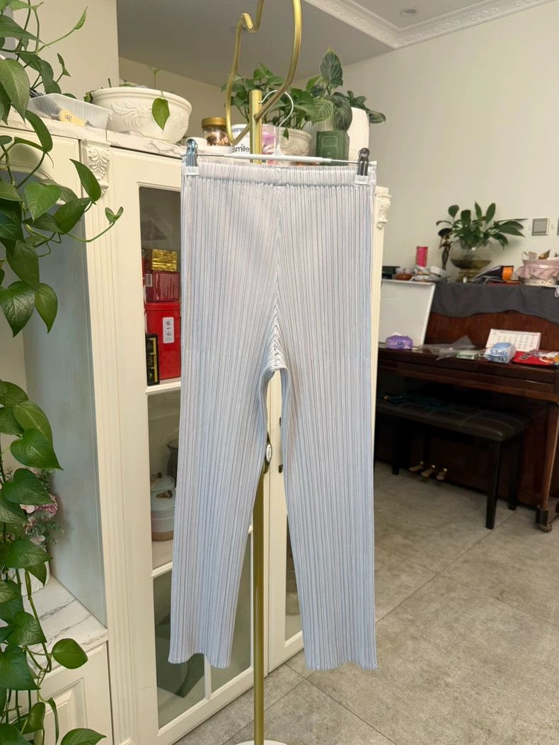 Issey Miyake Issey Miyake size:1 Light grey pleated straight-leg pants Size 31" - 6 Thumbnail