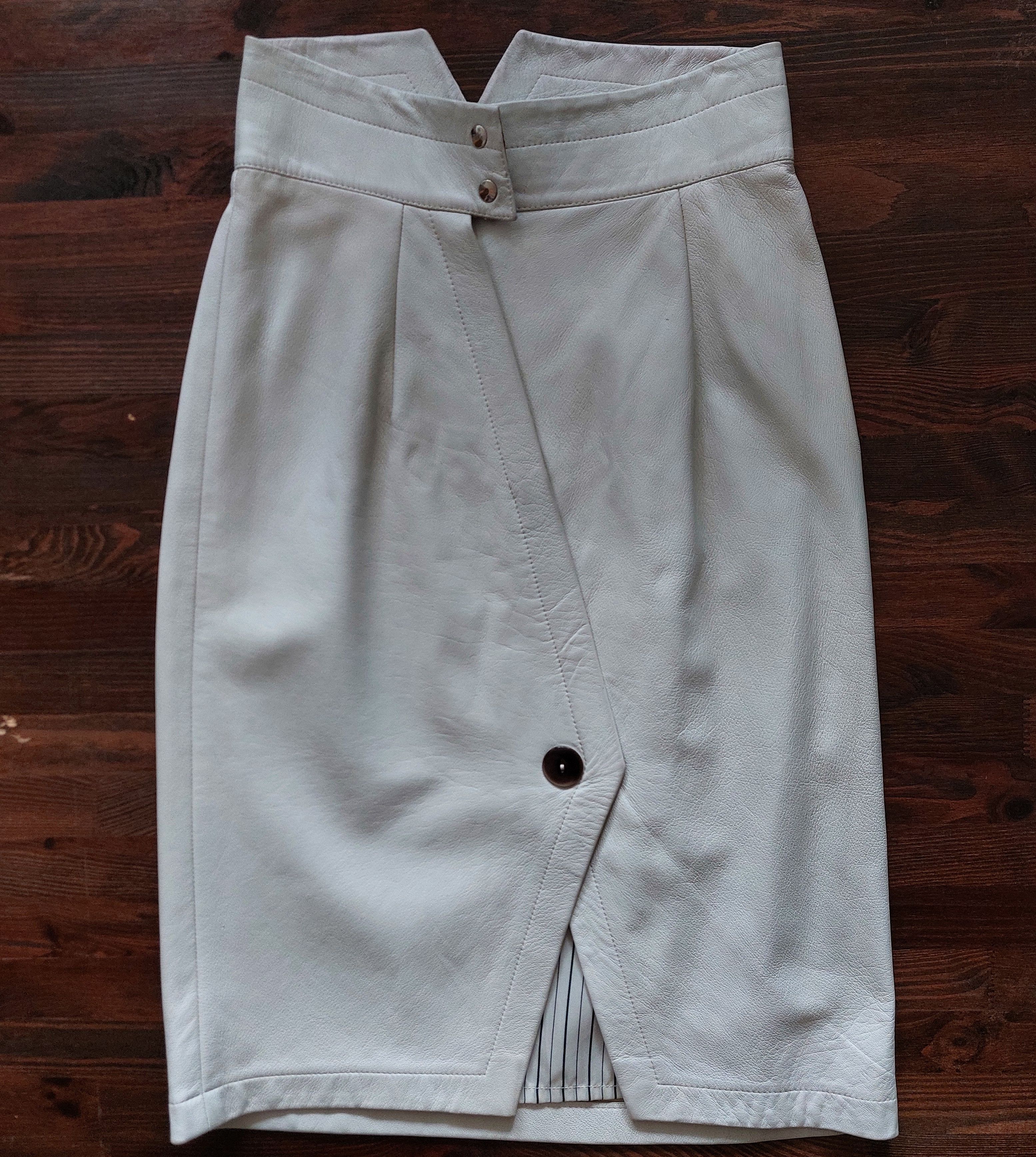 Vintage 1980s leather skirt high-waisted Size 25" / US 0 / IT 36 - 6 Thumbnail