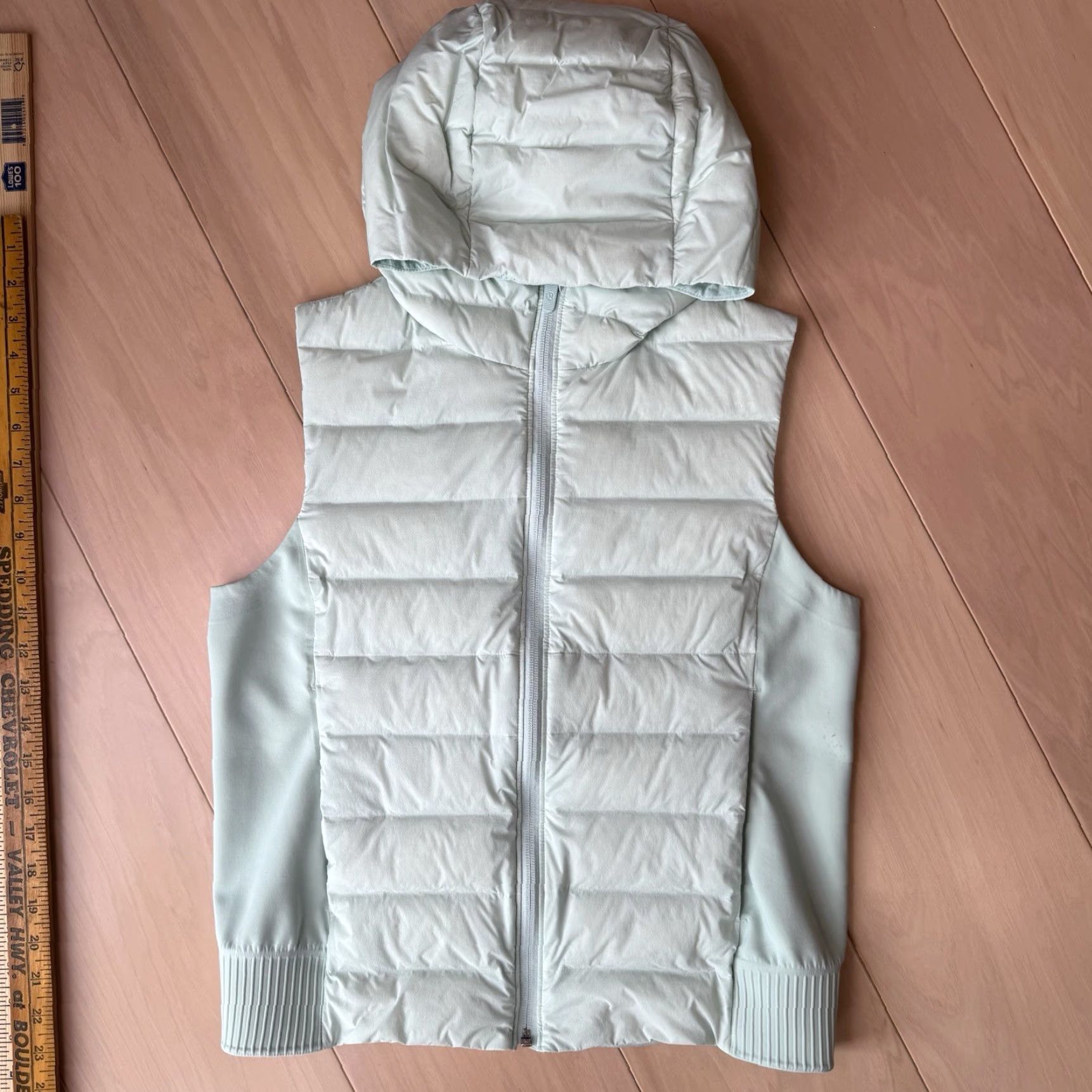 Lululemon Lululemon Down and Around Vest Women's 6 Green Insulated Outerwear Puffer Jacket Sleeveless Mid-Length Zip Full Zip Regular Fit Size M / US 6-8 / IT 42-44 - 3 Thumbnail