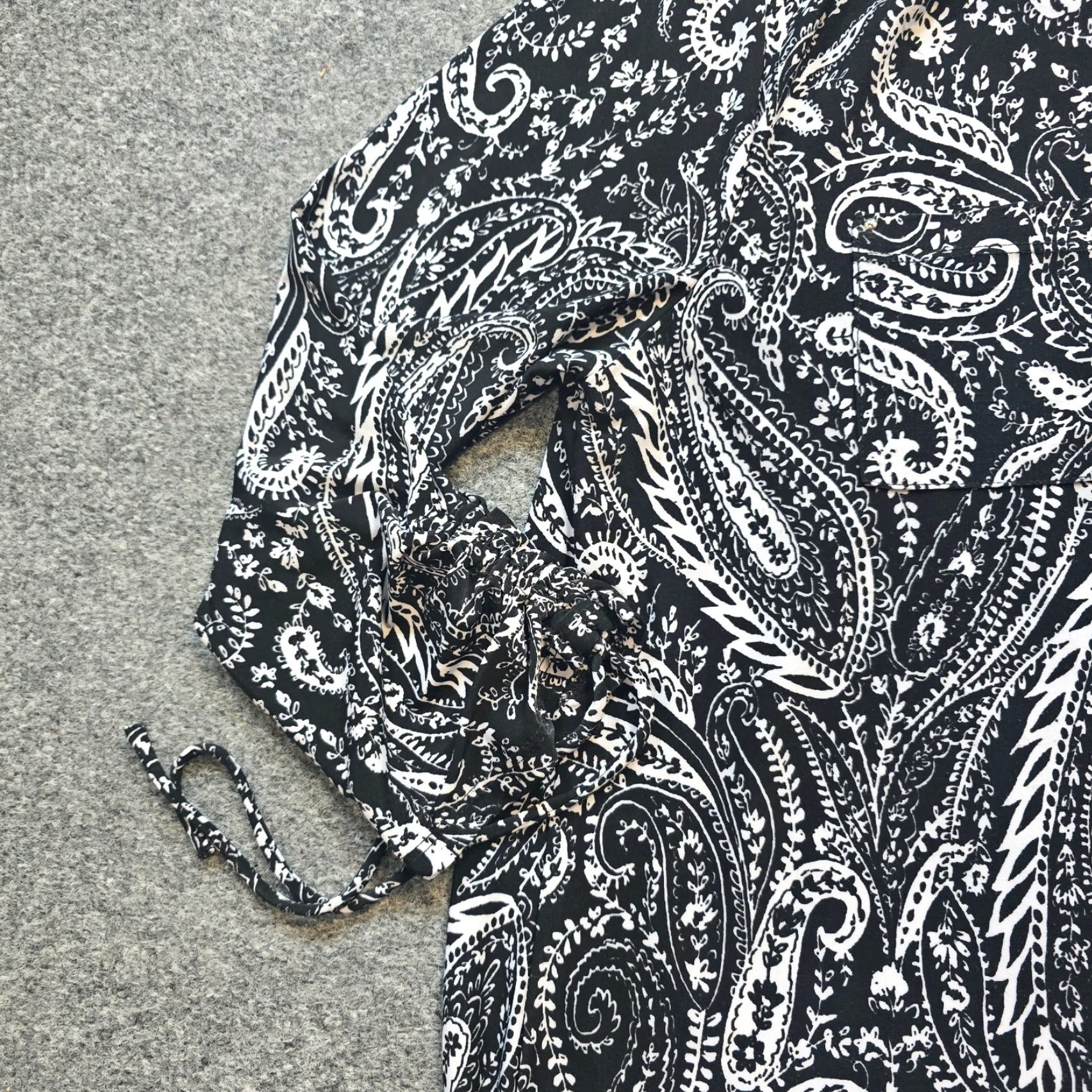 Vintage Cocomo Womens Blouse Shirt Black Paisley 3/4 Sleeve V-Neck Stretchy Polyester Spandex Size L / US 10 / IT 46 - 4 Thumbnail