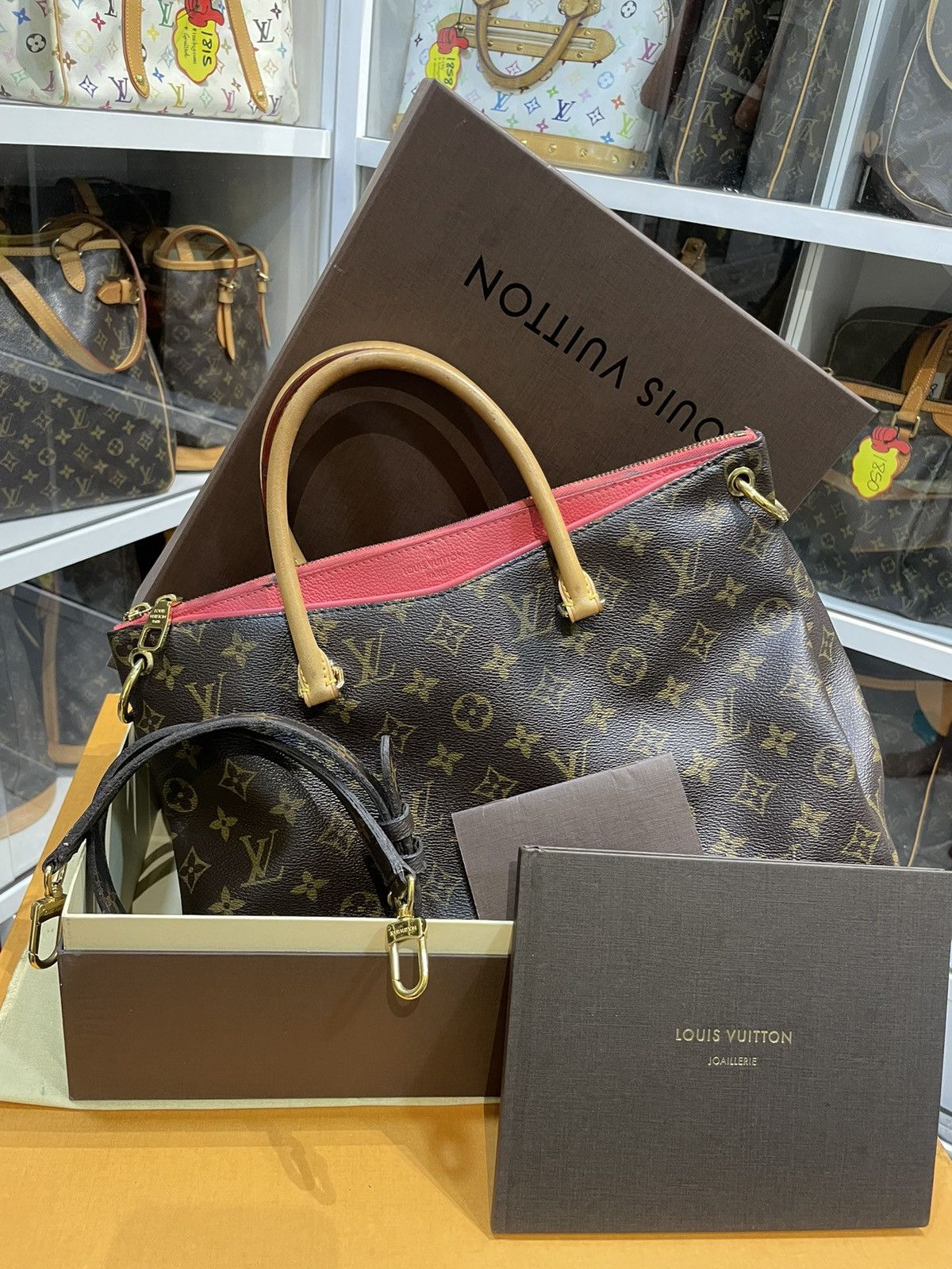 Louis Vuitton AUTHENTIC LOUIS VUITTON MONOGRAM PALLAS MM HANDBAG Size ONE SIZE - 1 Thumbnail