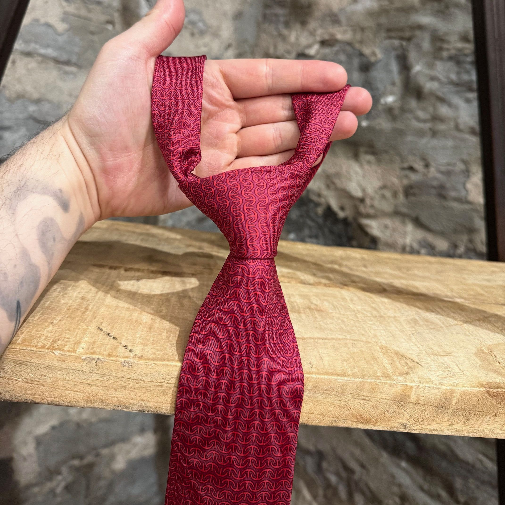 Hermes Hermès Chaine D'Ancre Pattern Raspberry Red Tonal Silk Tie Size ONE SIZE - 2 Thumbnail