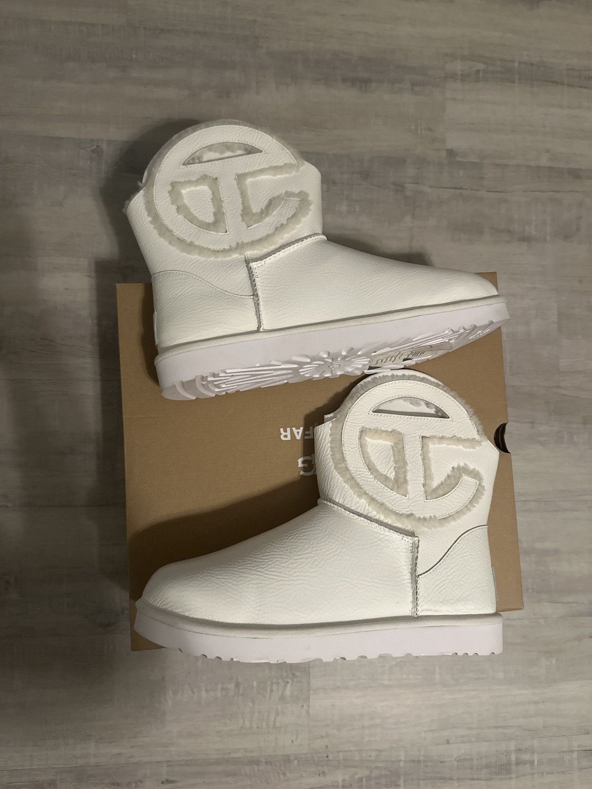 Telfar × Ugg Telfar Ugg Logo Mini Crinkle White Size US 13 / EU 46 - 1 Thumbnail