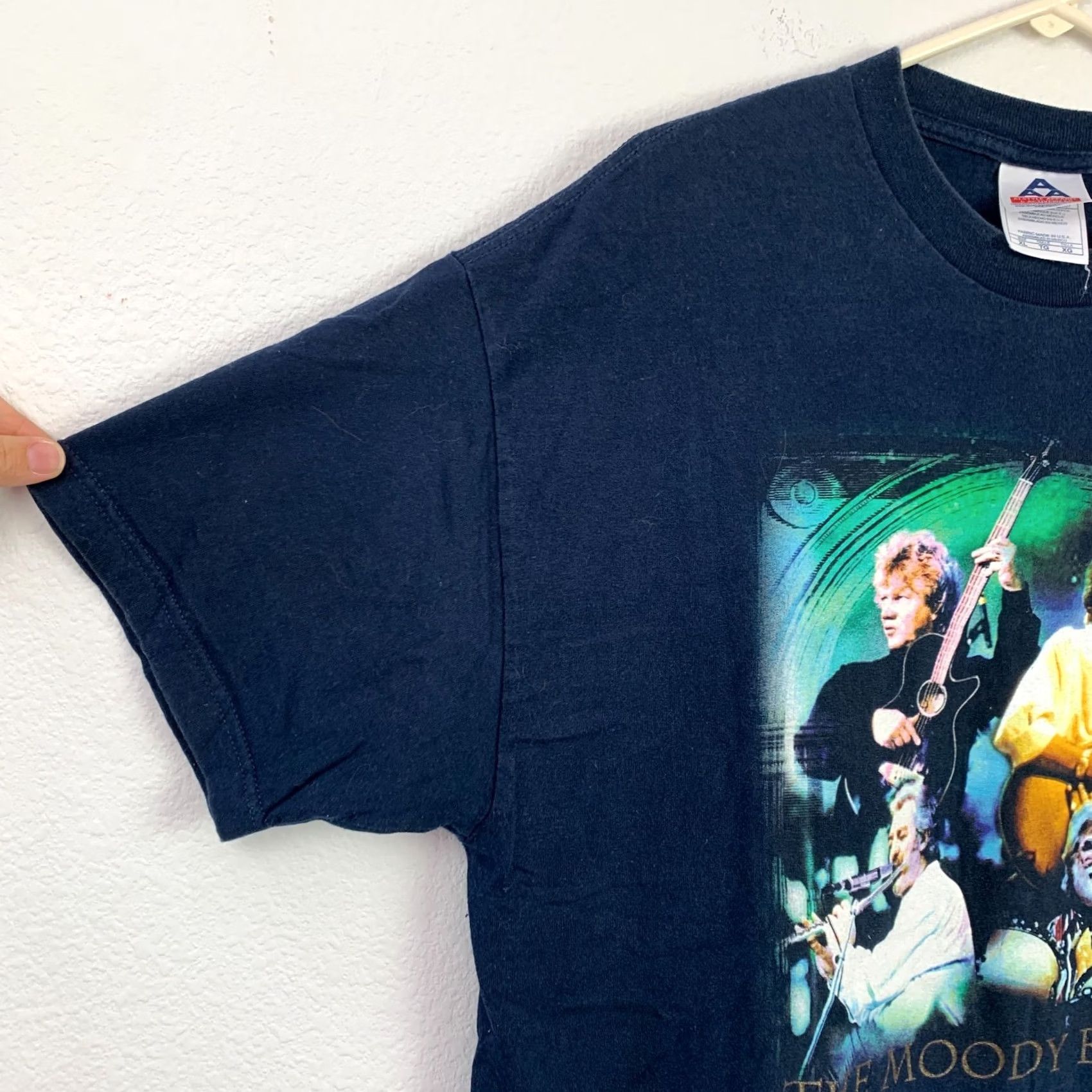 Vintage VINTAGE Moody Blues 2002 US Tour Band Tee T-Shirt XL Alstyle Apparel & Activewear Unisex Adults Blue 100% Cotton Short Sleeve Crew Neck Denim? Size US XL / EU 56 / 4 - 2 Thumbnail