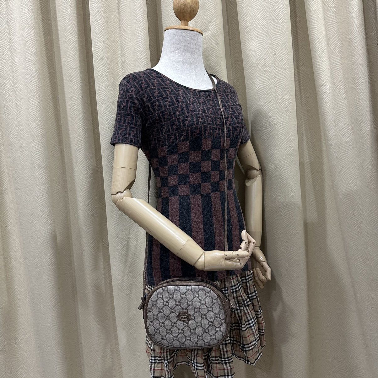 Gucci ‼️YES‼️ VINTAGE GUCCI GG PLUS CROSSBODY SHOULDER BAG Size ONE SIZE - 1 Thumbnail