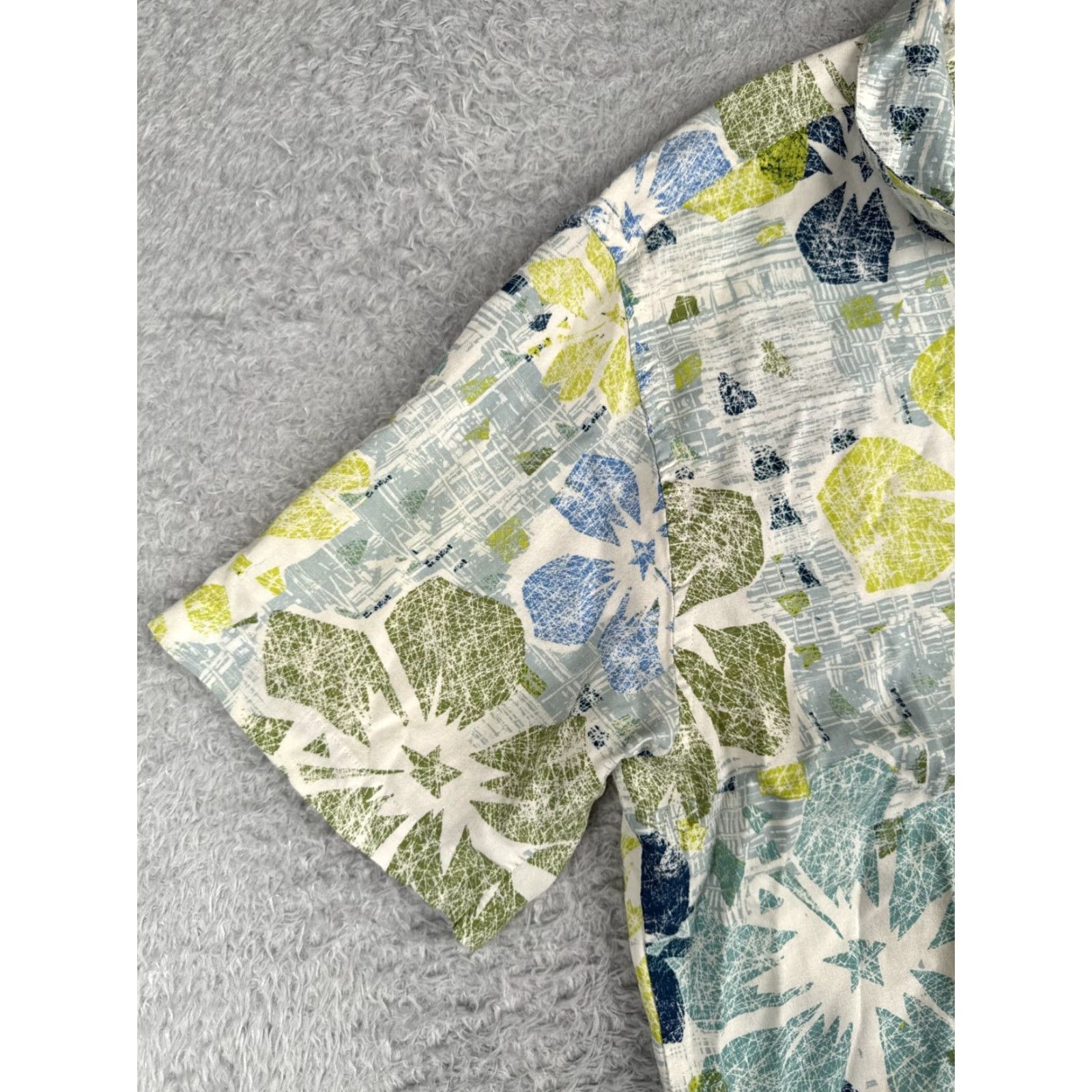Ocean Pacific Ocean Pacific Button-Up Shirt Men 2XL Floral Hawaiian Blue Green Rayon Viscose Short Sleeve 100% Rayon Reversible Breathable Pockets Surf Beach Aloha Size US XXL / EU 58 / 5 - 3 Thumbnail