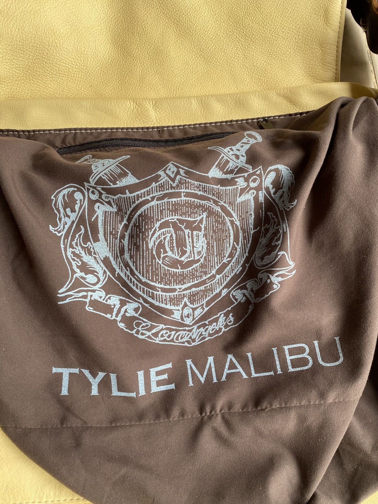 Designer Tylie Malibu leather with stud bag Size ONE SIZE - 4 Thumbnail