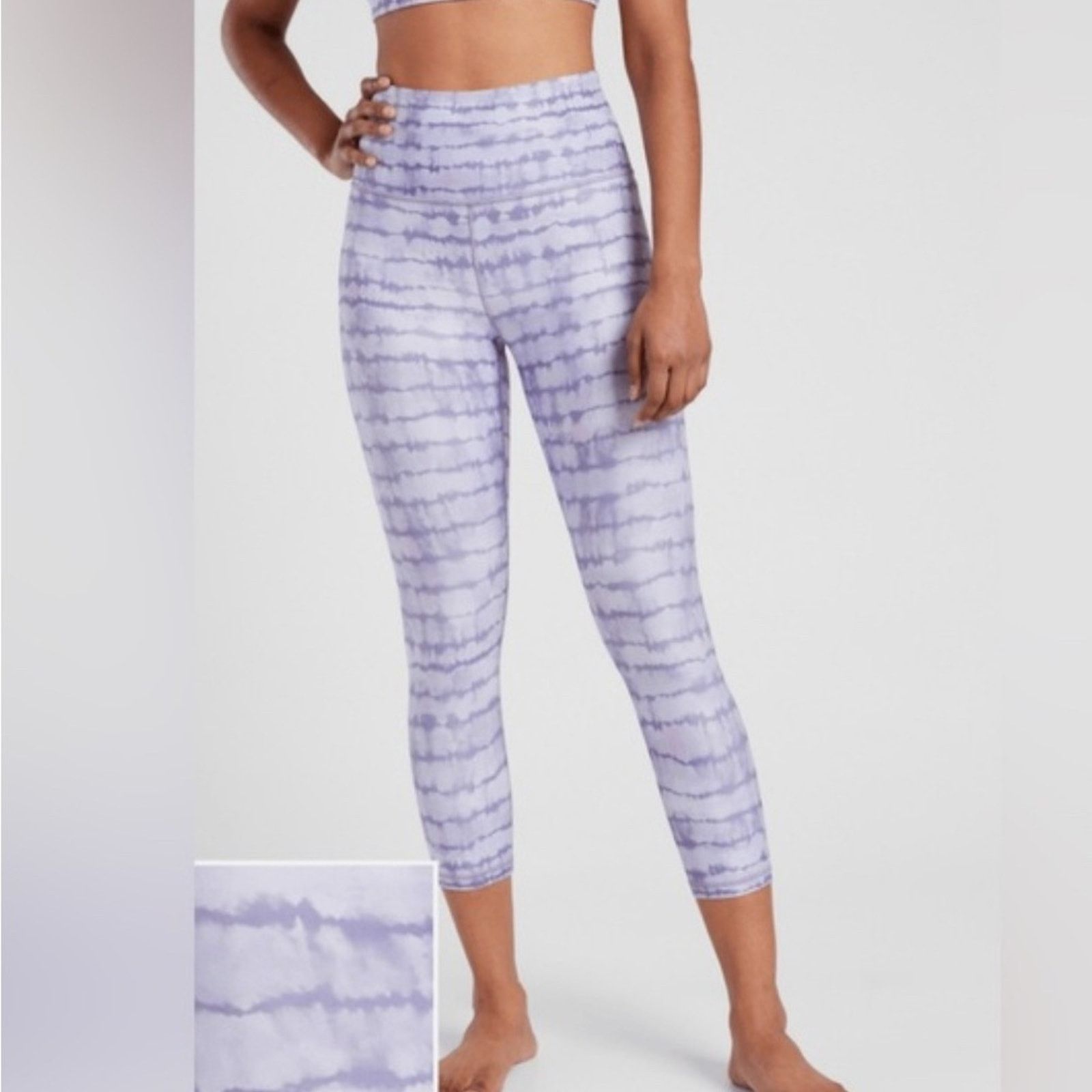 Athleta Athleta Elation Printed Capri Leggings in Lavender Tie Dye Size 32" / US 10 / IT 46 - 1 Thumbnail