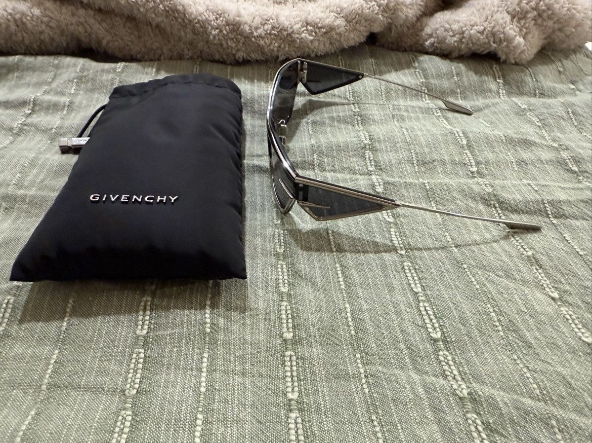 Givenchy GIVENCHY Silver Giv Cut Sunglasses Size ONE SIZE - 2 Thumbnail