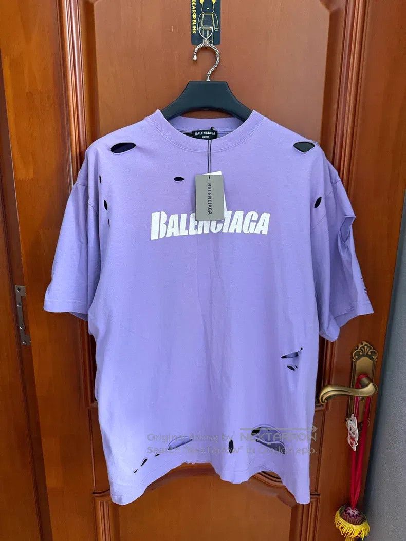 Balenciaga Balenciaga Purple ripped logo short-sleeve Size US S / EU 44-46 / 1 - 1 Thumbnail