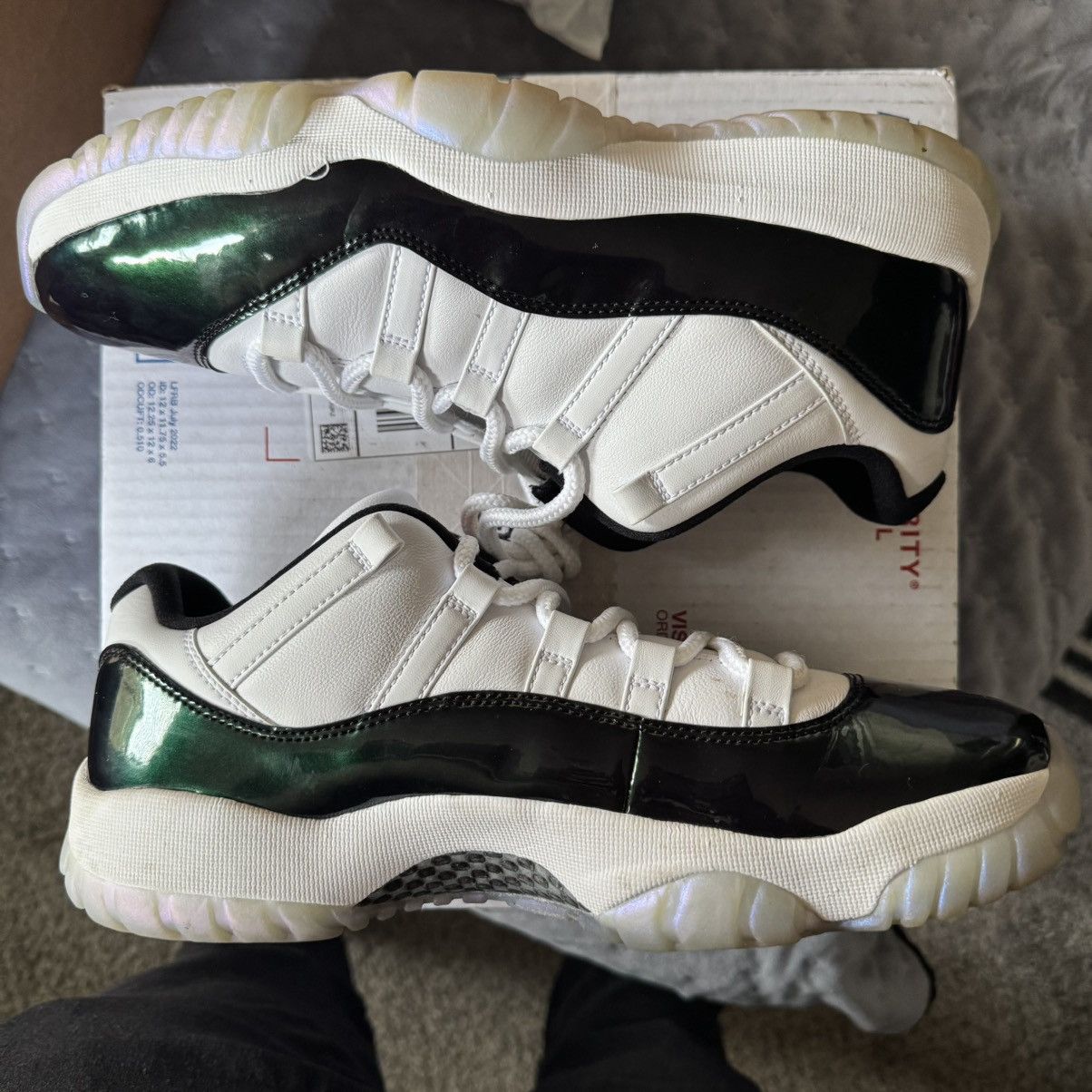Nike JORDAN 11 RETRO LOW 'EMERALD' Size US 9.5 / EU 42-43 - 4 Thumbnail