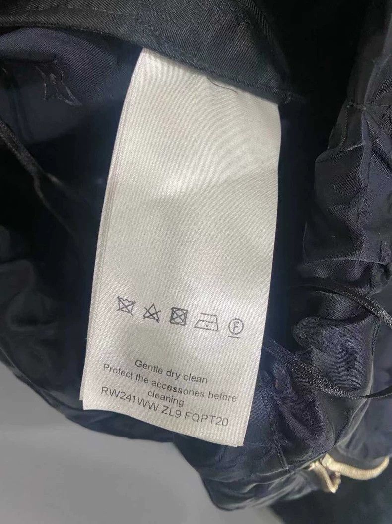 Louis Vuitton Louis Vuitton 24ss new vintage logo jogging pants Size US 34 / EU 50 - 4 Thumbnail