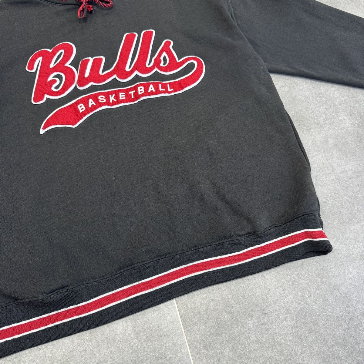 Starter Vintage Starter Chicago Bulls NBA Embroidered Logo Hoodie Size US L / EU 52-54 / 3 - 7 Thumbnail