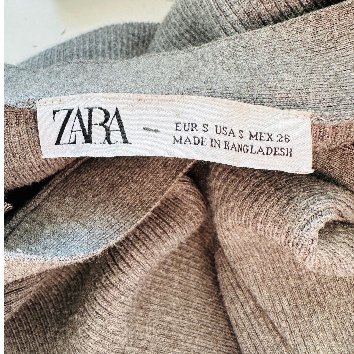 Zara Zara Gray Micro Rib VNeck Button Long Sleeve Crop Cardigan S Size S / US 4 / IT 40 - 7 Thumbnail