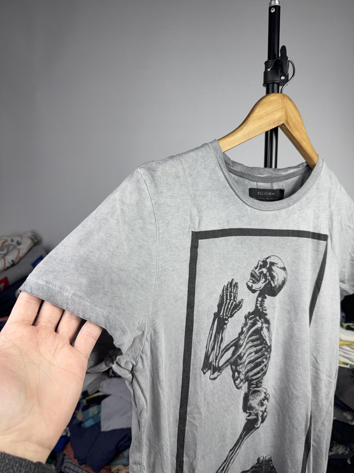 Japanese Brand 00s Religion Skeleton Prayer Gothic Rock Avant-Garde Tee Size US M / EU 48-50 / 2 - 4 Thumbnail