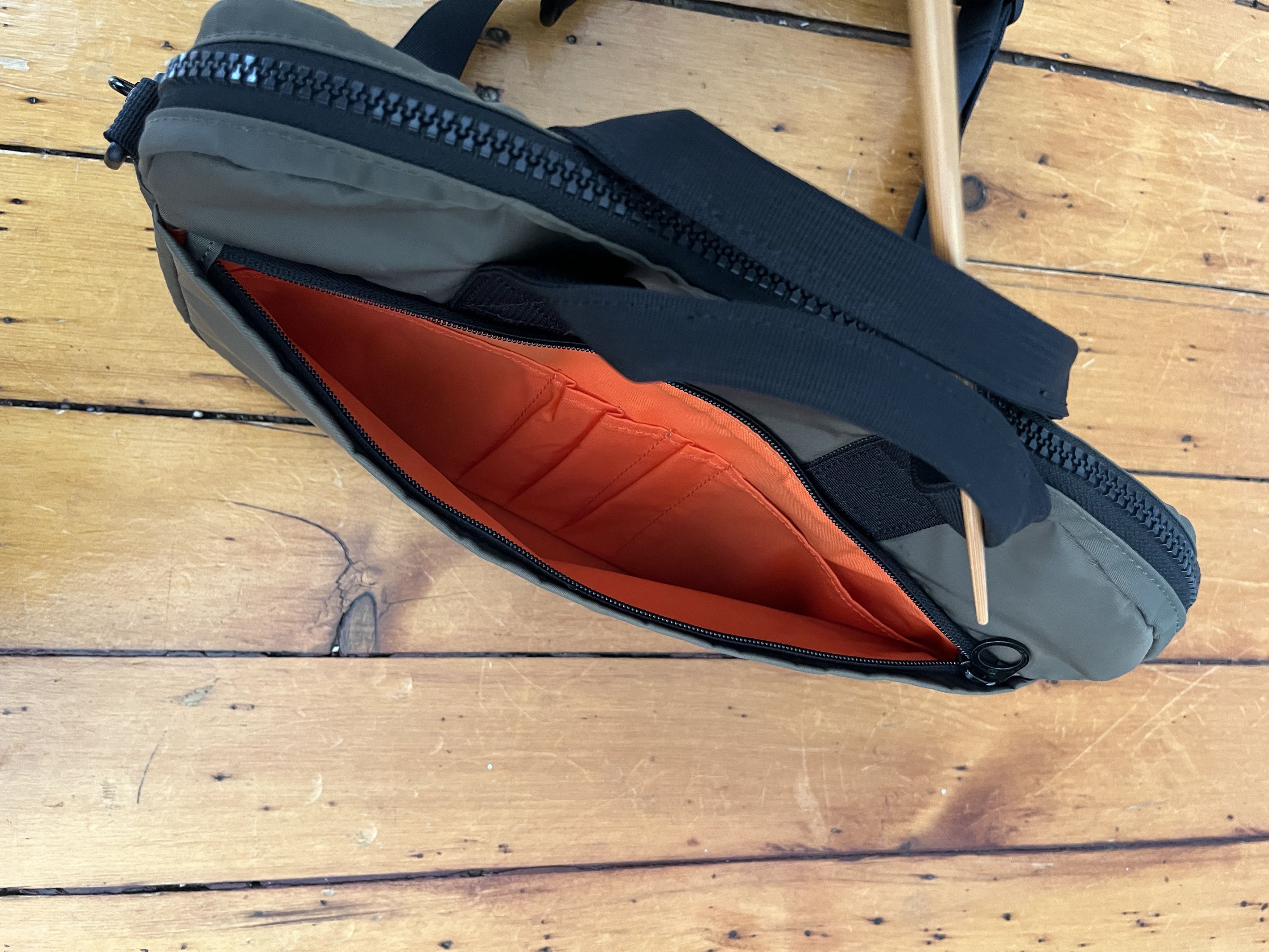 Incase Compass Brief 13-inch Laptop Shoulder Bag Size ONE SIZE - 4 Thumbnail